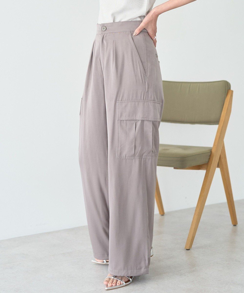 【アメリカンホリック/AMERICAN HOLIC】のサテンカーゴパンツ インテリア・キッズ・メンズ・レディースファッション・服の通販 founy(ファニー) 　ファッション　Fashion　レディースファッション　Fashion for Women　パンツ　Pants & Trousers　アメリカン　American Style　カーゴパンツ　Cargo Pants, Utility Pants　スタイリッシュ　Stylish, Fashionable　とろみ　Fluid, Flowy Fabric　ドレープ　Drape, Draping Fabric　ドローストリング　Drawstring, Pull Cord　フロント　Front, Front Design　ポケット　Pocket, Pocket Detail　A/W・秋冬　Autumn/Winter　おすすめ　Recommended / Our Picks　Gray Beige|ID: prp329100004842138 ipo3291000000035463616