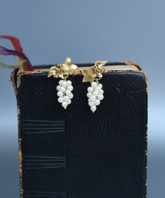 【モンシロ/monshiro】のブドウイヤリング インテリア・キッズ・メンズ・レディースファッション・服の通販 founy(ファニー) https://founy.com/ ファッション Fashion レディースファッション Fashion for Women ジュエリー Jewelry ファッションリング Fashion Rings イヤリング・フープ・ドロップタイプ Hoop, Drop & Clip Earrings アクセサリー Fashion Accessories イヤリング Earrings エレガント 上品 Elegant ヴィンテージ Vintage Style 秋 Autumn ガラス Glass, Glassware ジュエリー Jewelry, Accessories パーティ Party, Party Style パール Pearl, Pearl Accent ボックス Boxy, Box Shape モチーフ Motif, Design Theme ワーク Workwear, Utility Style セレモニー Ceremony 結婚式 Wedding |ID: prp329100004842292 ipo3291000000035835177