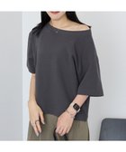 【アメリカンホリック/AMERICAN HOLIC】の2WAYオフショルスウェット半袖プルオーバー 人気、トレンドファッション・服の通販 founy(ファニー) ファッション Fashion レディースファッション Fashion for Women トップス・カットソー Cut & Sew Tops レディースパーカー・カジュアルフーディー Casual Hoodies & Sweatshirts カジュアルプルオーバー・ニットトップス Pullovers & Knit Tops / Casual Pullovers スウェット・クルーネックトップス Sweatshirts & Crewnecks / Relaxed Fit Sweat Tops おすすめ Recommended / Our Picks アクセサリー Fashion Accessories ショルダー Shoulder, Shoulder Strap スウェット / スエット Sweatshirt, Sweatwear ベーシック Basic, Essential ポケット Pocket, Pocket Detail 半袖 Short Sleeve, Half Sleeve A/W・秋冬 Autumn/Winter thumbnail Charcoal Gray|ID: prp329100004842361 ipo3291000000035287463