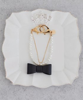 【メゾンドフルール/Maison de FLEUR】のパール立体リボンチャーム 人気、トレンドファッション・服の通販 founy(ファニー) ファッション Fashion レディースファッション Fashion for Women アクセサリー Fashion Accessories チェーン Chain, Chain Strap チャーム Charm, Pendant トレンド Trend, Trending Now パール Pearl, Pearl Accent ポーチ Pouch, Small Case リボン Ribbon, Bow |ID:prp329100004842418