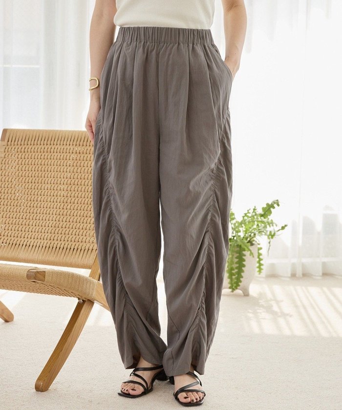 【アメリカンホリック/AMERICAN HOLIC】のギャザーバレル風パンツ インテリア・キッズ・メンズ・レディースファッション・服の通販 founy(ファニー) https://founy.com/ ファッション Fashion レディースファッション Fashion for Women パンツ Pants & Trousers おすすめ Recommended / Our Picks ギャザー Gathered, Ruffled シンプル Simple, Minimal バランス Balance, Style Balance フロント Front, Front Design ポケット Pocket, Pocket Detail A/W・秋冬 Autumn/Winter |ID: prp329100004842612 ipo3291000000035595993