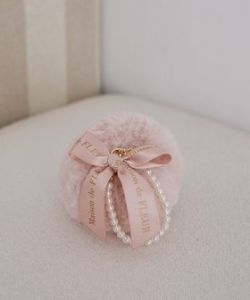 【メゾンドフルール/Maison de FLEUR】のパールチェーンファーチャーム 人気、トレンドファッション・服の通販 founy(ファニー) ファッション Fashion レディースファッション Fashion for Women アクセサリー Fashion Accessories サテン Satin, Glossy Fabric チャーム Charm, Pendant パール Pearl, Pearl Accent リボン Ribbon, Bow |ID:prp329100004842633