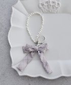 【メゾンドフルール/Maison de FLEUR】のチェックリボンパールチャーム 人気、トレンドファッション・服の通販 founy(ファニー) ファッション Fashion レディースファッション Fashion for Women おすすめ Recommended / Our Picks アクセサリー Fashion Accessories チェック Check, Plaid, Tartan チャーム Charm, Pendant トレンド Trend, Trending Now パール Pearl, Pearl Accent ポーチ Pouch, Small Case リボン Ribbon, Bow thumbnail Pink|ID: prp329100004842641 ipo3291000000035837804