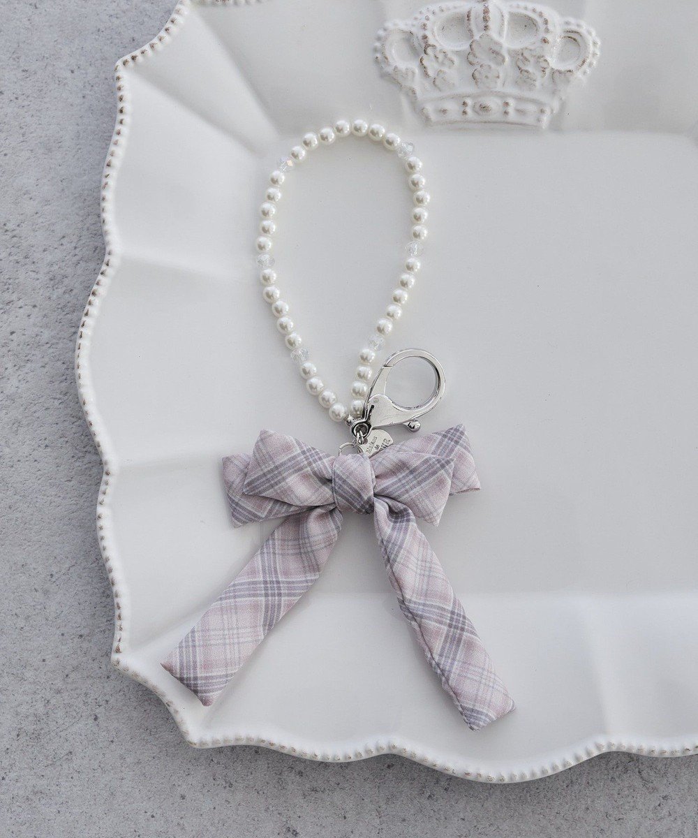 【メゾンドフルール/Maison de FLEUR】のチェックリボンパールチャーム インテリア・キッズ・メンズ・レディースファッション・服の通販 founy(ファニー) 　ファッション　Fashion　レディースファッション　Fashion for Women　おすすめ　Recommended / Our Picks　アクセサリー　Fashion Accessories　チェック　Check, Plaid, Tartan　チャーム　Charm, Pendant　トレンド　Trend, Trending Now　パール　Pearl, Pearl Accent　ポーチ　Pouch, Small Case　リボン　Ribbon, Bow　Pink|ID: prp329100004842641 ipo3291000000035837804