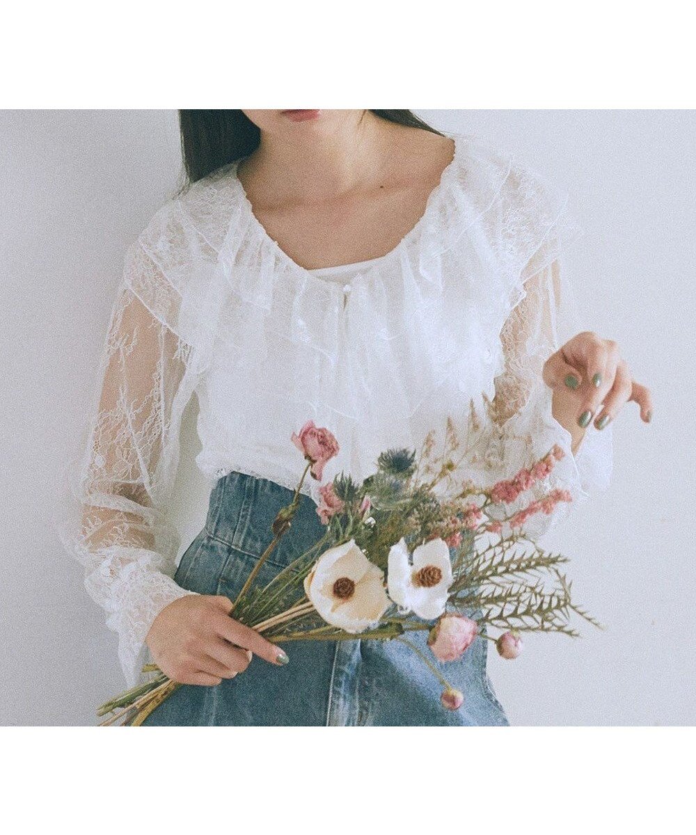 【アースミュージックアンドエコロジー/earth music&ecology】のSET2点ラッフルレースブラウス+キャミソール インテリア・キッズ・メンズ・レディースファッション・服の通販 founy(ファニー) 　ファッション　Fashion　レディースファッション　Fashion for Women　トップス・カットソー　Cut & Sew Tops　キャミソール&ノースリーブ　Camisoles & Sleeveless Tops　シャツ・ブラウス・オフィスカジュアル　Elegant Blouses & Button-Ups　キャミソール　Camisole, Spaghetti Strap Top　コンパクト　Compact, Small Size　ショルダー　Shoulder, Shoulder Strap　バランス　Balance, Style Balance　フォルム　Silhouette, Form　ボトム　Bottoms, Lower Wear　ポケット　Pocket, Pocket Detail　レース　Lace, Lace Fabric　A/W・秋冬　Autumn/Winter　Off White|ID: prp329100004842642 ipo3291000000036280851