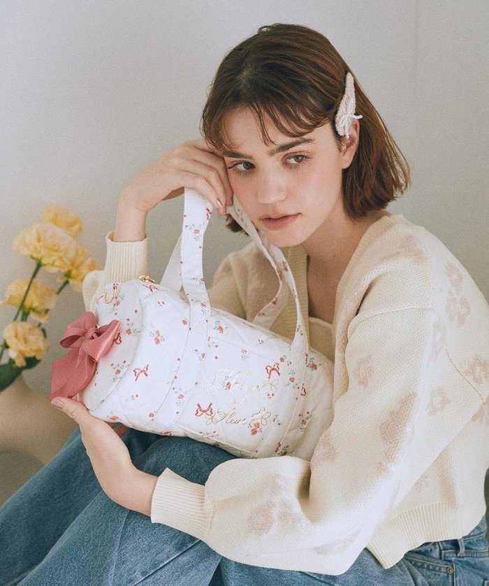 【メゾンドフルール/Maison de FLEUR】のフラワーリボンプリント2Wayボストンバッグ インテリア・キッズ・メンズ・レディースファッション・服の通販 founy(ファニー) https://founy.com/ ファッション Fashion レディースファッション Fashion for Women バッグ Bags ガーリー Girly, Feminine Style キルティング Quilted, Quilting コレクション Collection, Seasonal Line サテン Satin, Glossy Fabric ショルダー Shoulder, Shoulder Strap トレンド Trend, Trending Now フォルム Silhouette, Form ボストンバッグ Boston Bag, Retro Bag リボン Ribbon, Bow |ID: prp329100004842685 ipo3291000000035815979