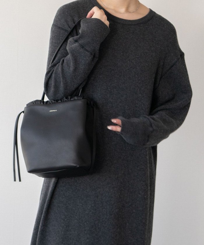 【インター ショシュール/INTER-CHAUSSURES】の【LORISTELLA】ソフトレザー巾着バッグ インテリア・キッズ・メンズ・レディースファッション・服の通販 founy(ファニー) https://founy.com/ ファッション Fashion レディースファッション Fashion for Women バッグ Bags イタリア Italy スタイリッシュ Stylish, Fashionable パターン Pattern, Design Print ファブリック Fabric, Textile フェミニン Feminine, Girly フォルム Silhouette, Form ポケット Pocket, Pocket Detail モダン Modern, Contemporary ラップ Wrap, Wrap Design 人気 Popular, Best Seller 巾着 Drawstring Bag, Kinchaku |ID: prp329100004842824 ipo3291000000035840296