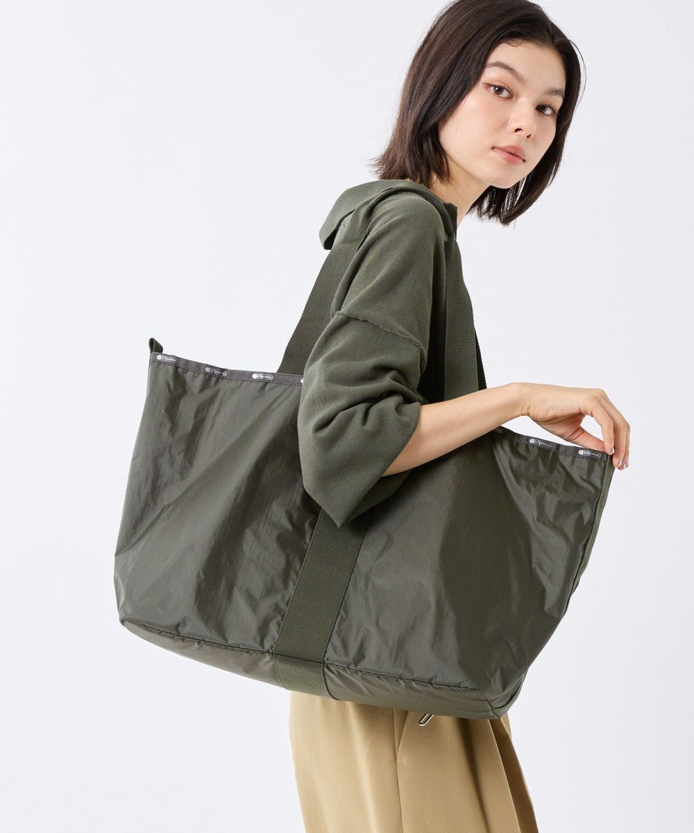 【レスポートサック/LeSportsac】のESSENTIAL LG OPEN TOTE/グラベルC インテリア・キッズ・メンズ・レディースファッション・服の通販 founy(ファニー) 　ファッション　Fashion　レディースファッション　Fashion for Women　バッグ　Bags　軽量　Lightweight, Ultra Light　シンプル　Simple, Minimal　トラベル　Travel, Travel Gear　定番　Standard, Basic Item　人気　Popular, Best Seller　プリント　Print, Printed Pattern　ポケット　Pocket, Pocket Detail　マグネット　Magnet, Magnetic Closure　無地　Plain, Solid Color　おすすめ　Recommended / Our Picks　旅行　Travel　ビジネス 仕事 通勤　Business / Work / Commuting　グラベルC|ID: prp329100004842875 ipo3291000000035816971