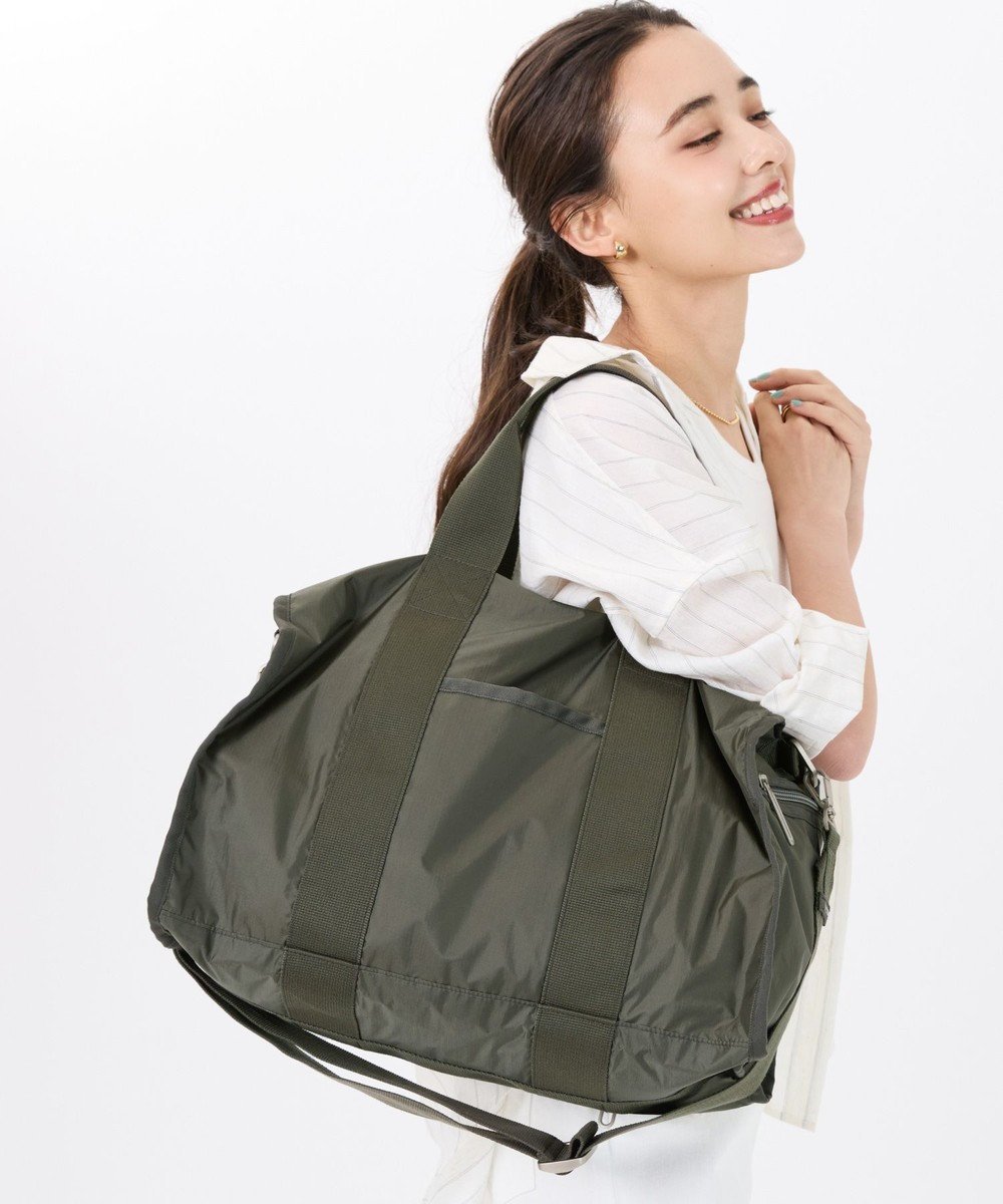 【レスポートサック/LeSportsac】のESSENTIAL MEDIUM DUFFLE/グラベルC 人気、トレンドファッション・服の通販 founy(ファニー) 　ファッション　Fashion　レディースファッション　Fashion for Women　アウトドア　Outdoor Clothing　軽量　Lightweight, Ultra Light　シンプル　Simple, Minimal　スポーツ　Sports, Activewear　トラベル　Travel, Travel Gear　定番　Standard, Basic Item　人気　Popular, Best Seller　プリント　Print, Printed Pattern　ボストン　Boston　ボストンバッグ　Boston Bag, Retro Bag　ポケット　Pocket, Pocket Detail　無地　Plain, Solid Color　ラップ　Wrap, Wrap Design　おすすめ　Recommended / Our Picks　旅行　Travel　 other-1|ID: prp329100004842880 ipo3291000000035816990