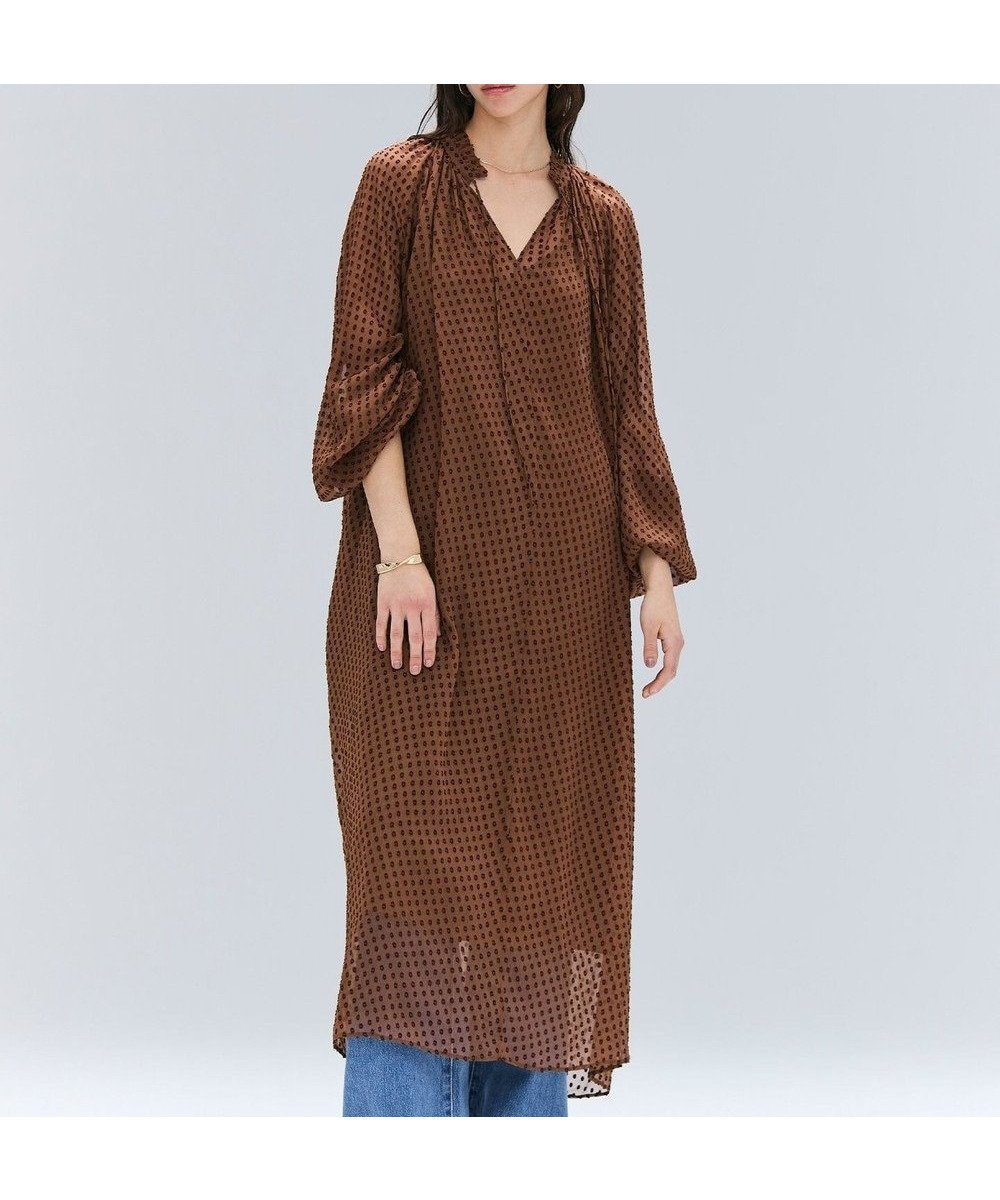 【ベイジ,/BEIGE,】のCALLERRY / シルク混ドットギャザーワンピース インテリア・キッズ・メンズ・レディースファッション・服の通販 founy(ファニー) 　ファッション　Fashion　レディースファッション　Fashion for Women　ワンピース　Dresses　カーディガン　Cardigan, Knitwear　ギャザー　Gathered, Ruffled　シルク　Silk, 100% Silk　ジャカード／ジャガード　Jacquard, Woven Pattern　ジャケット　Jacket, Outerwear　デニム　Denim, Jeans Material　ドット　Polka Dot, Dot Pattern　フェミニン　Feminine, Girly　リボン　Ribbon, Bow　リュクス　Luxury, Elegant, High-End, Chic　ワイド　Wide, Wide Fit　A/W・秋冬　Autumn/Winter　S/S・春夏　SS, Spring/Summer, Warm Season　夏　Summer　エレガント 上品　Elegant　Caramel|ID: prp329100004842922 ipo3291000000035289442