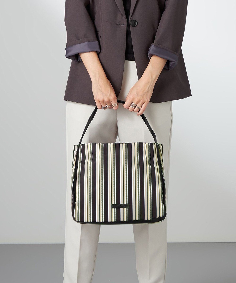 【イザック/Y'SACCS】のマルチストライプ すっきりトート Mサイズ インテリア・キッズ・メンズ・レディースファッション・服の通販 founy(ファニー) 　ファッション　Fashion　レディースファッション　Fashion for Women　バッグ　Bags　おすすめ　Recommended / Our Picks　カラフル　Colorful Design　ストライプ　Stripe, Striped Pattern　スマート　Smart, Elegant　パターン　Pattern, Design Print　プリント　Print, Printed Pattern　ポケット　Pocket, Pocket Detail　マグネット　Magnet, Magnetic Closure　ランダム　Random, Irregular　ワンポイント　One Point, Statement Accent　人気　Popular, Best Seller　定番　Standard, Basic Item　ビジネス 仕事 通勤　Business / Work / Commuting　ブラック|ID: prp329100004842975 ipo3291000000035524493
