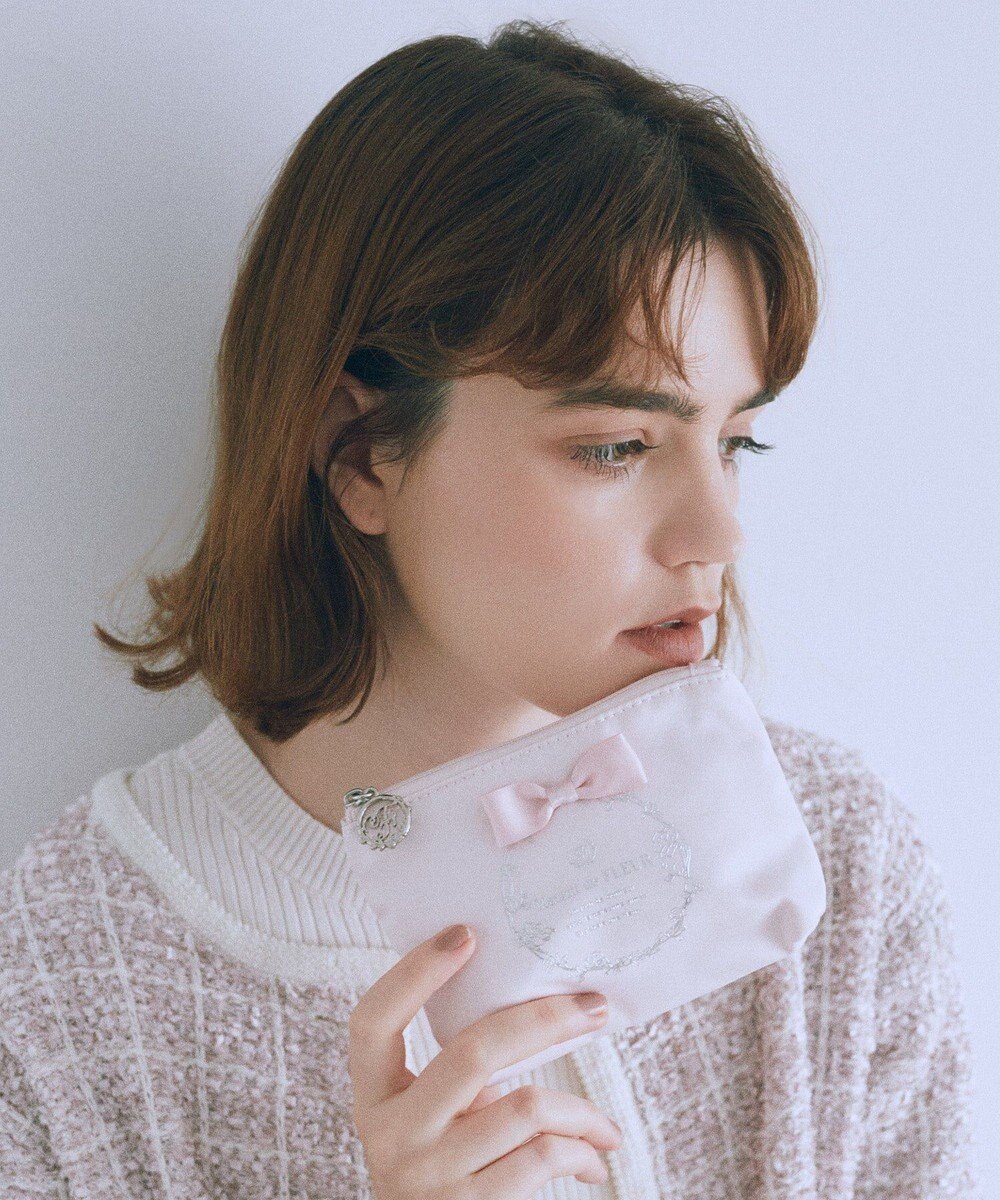 【メゾンドフルール/Maison de FLEUR】のサテンリボンティッシュケース インテリア・キッズ・メンズ・レディースファッション・服の通販 founy(ファニー) 　ファッション　Fashion　レディースファッション　Fashion for Women　ミニ財布・二つ折り財布　Wallets & Card Cases　ポーチ&ミニバッグ　Pouches & Mini Bags　おすすめ　Recommended / Our Picks　ギフト プレゼント　Gift / Present　コンパクト　Compact, Small Size　サテン　Satin, Glossy Fabric　シルバー　Silver, Metallic Silver　フラワー　Flower, Floral　フレーム　Frame, Outline　フロント　Front, Front Design　ポケット　Pocket, Pocket Detail　ポーチ　Pouch, Small Case　エレガント 上品　Elegant　財布　Wallet, Purse　Pink|ID: prp329100004843067 ipo3291000000035289951