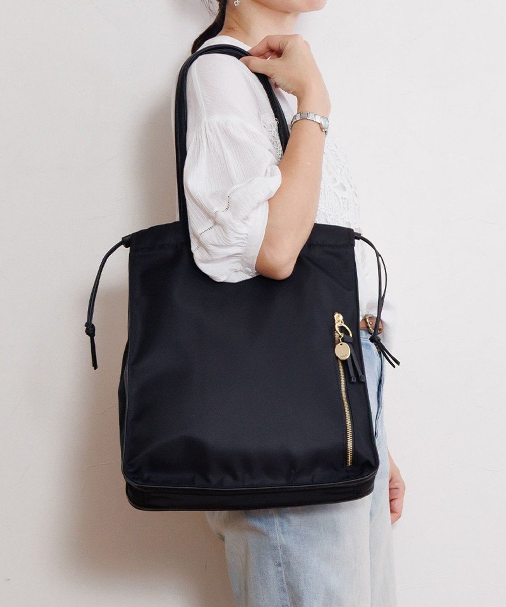 【エースバッグズアンドラゲッジ/ACE BAGS & LUGGAGE】のHAyU × ace. ユッカ トートバッグ A4サイズ 17837 人気、トレンドファッション・服の通販 founy(ファニー) 　ファッション　Fashion　レディースファッション　Fashion for Women　バッグ　Bags　エレガント 上品　Elegant　コラボ　Collaboration, Collab　シンプル　Simple, Minimal　チャーム　Charm, Pendant　トラベル　Travel, Travel Gear　ネコ　Cat, Feline Motif　猫　Cat, Kitty　フォルム　Silhouette, Form　フロント　Front, Front Design　ポケット　Pocket, Pocket Detail　マグネット　Magnet, Magnetic Closure　メタル　Metal, Metal Parts　メッシュ　Mesh, Net Fabric　無地　Plain, Solid Color　リュック　Backpack, Rucksack　ワイヤー　Wire, Wired Bra　再入荷　Restock / Back in Stock　旅行　Travel　スーツケース キャリーケース　Suitcase / Carry Case　ギフト プレゼント　Gift / Present　 other-1|ID: prp329100004843270 ipo3291000000035839510