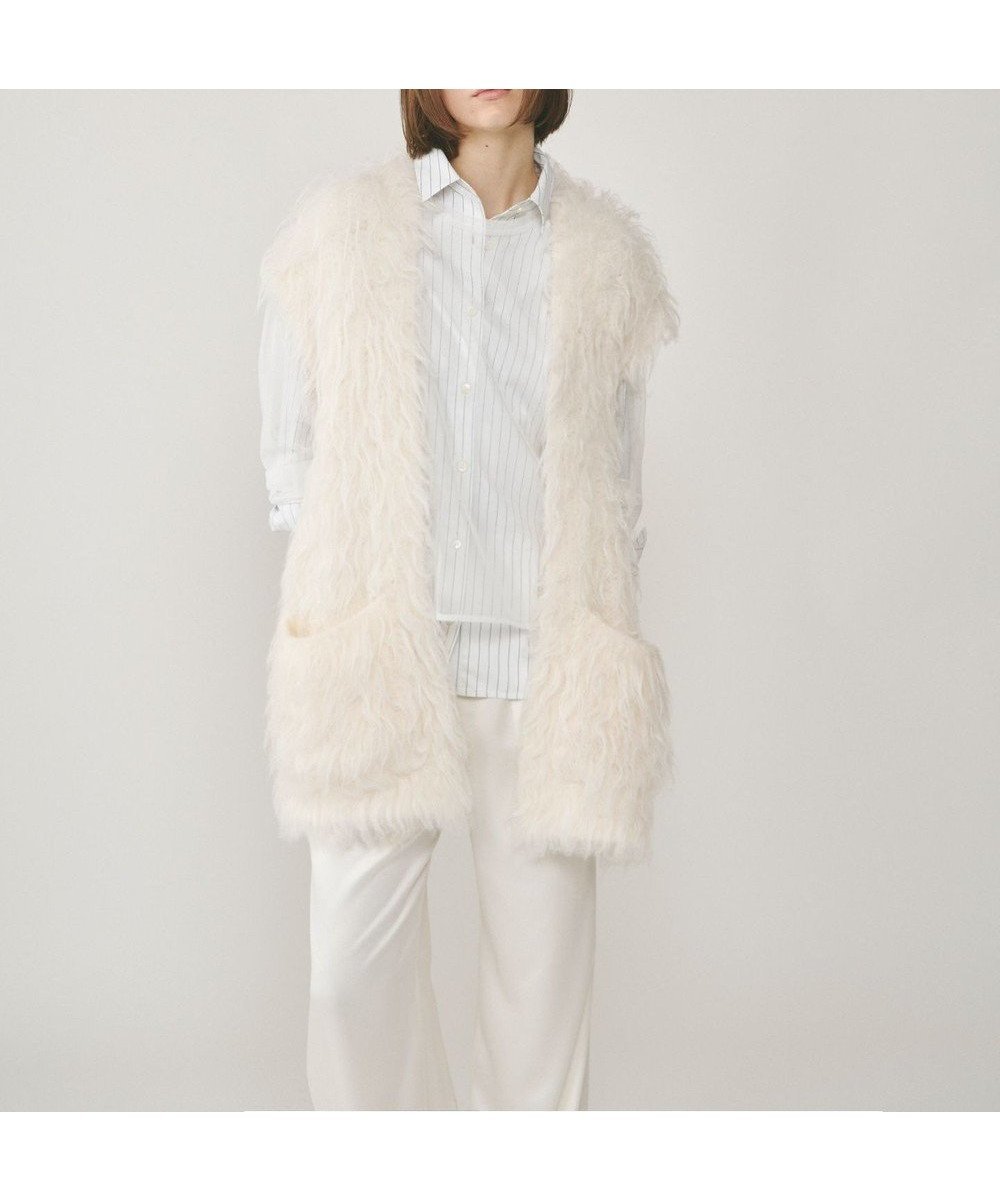 【グレース コンチネンタル/GRACE CONTINENTAL】の起毛ニットベスト インテリア・キッズ・メンズ・レディースファッション・服の通販 founy(ファニー) 　ファッション　Fashion　レディースファッション　Fashion for Women　アウター　Coat / Outerwear Collection　トップス・カットソー　Cut & Sew Tops　ニット　Knit Tops & Sweaters　ベスト&ジレ / 重ね着スタイル　Vests & Gilets　スマート　Smart, Elegant　スリット　Slit, Slit Detail　トレンド　Trend, Trending Now　バランス　Balance, Style Balance　ベスト　Vest, Waistcoat　ポケット　Pocket, Pocket Detail　ラグジュアリー　Luxury, Elegant　A/W・秋冬　Autumn/Winter　ホワイト|ID: prp329100004843434 ipo3291000000035845470