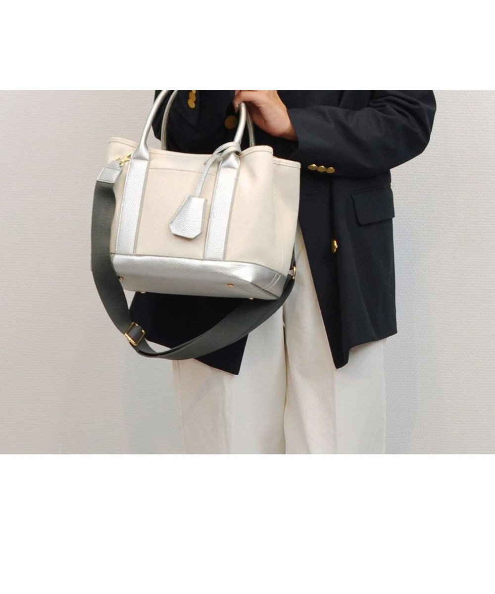 【アンビリオン/UNBILLION】のcachecache ショルダー付きパーテーションキャンバストート インテリア・キッズ・メンズ・レディースファッション・服の通販 founy(ファニー) ファッション Fashion レディースファッション Fashion for Women バッグ Bags カラフル Colorful Design キャンバス Canvas, Canvas Fabric ショルダー Shoulder, Shoulder Strap 財布 Wallet, Purse ハンド Hand, Handmade フラップ Flap, Flap Pocket ポーチ Pouch, Small Case ミックス Mix, Mixed Style モチーフ Motif, Design Theme 再入荷 Restock / Back in Stock シルバー|ID: prp329100004843460 ipo3291000000035603660