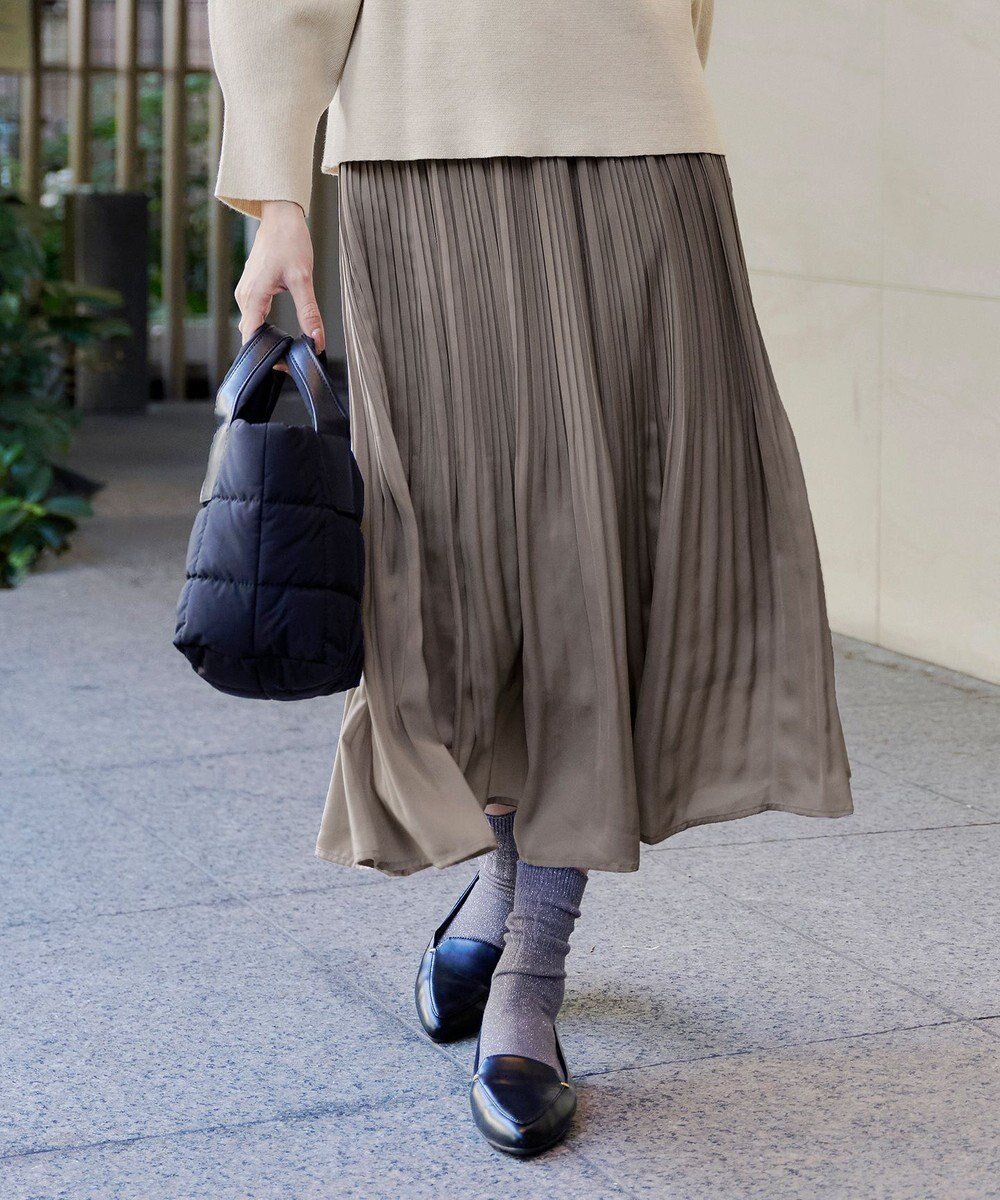 【ティアクラッセ/Tiaclasse】の【安田美沙子さん着用】ヴィンテージサテンプリーツスカート インテリア・キッズ・メンズ・レディースファッション・服の通販 founy(ファニー) 　ファッション　Fashion　レディースファッション　Fashion for Women　スカート　Skirts　プリーツスカート / 上品フェミニンスタイル　Pleated Skirts　アクセサリー　Fashion Accessories　カーディガン　Cardigan, Knitwear　サテン　Satin, Glossy Fabric　チュニック　Tunic, Long Top　プリーツ　Pleats, Pleated　ポケット　Pocket, Pocket Detail　ヴィンテージ　Vintage Style　再入荷　Restock / Back in Stock　夏　Summer　新作・新入荷　New Arrivals / New In　春　Spring　S/S・春夏　SS, Spring/Summer, Warm Season　グレージュ|ID: prp329100004843475 ipo3291000000035586777