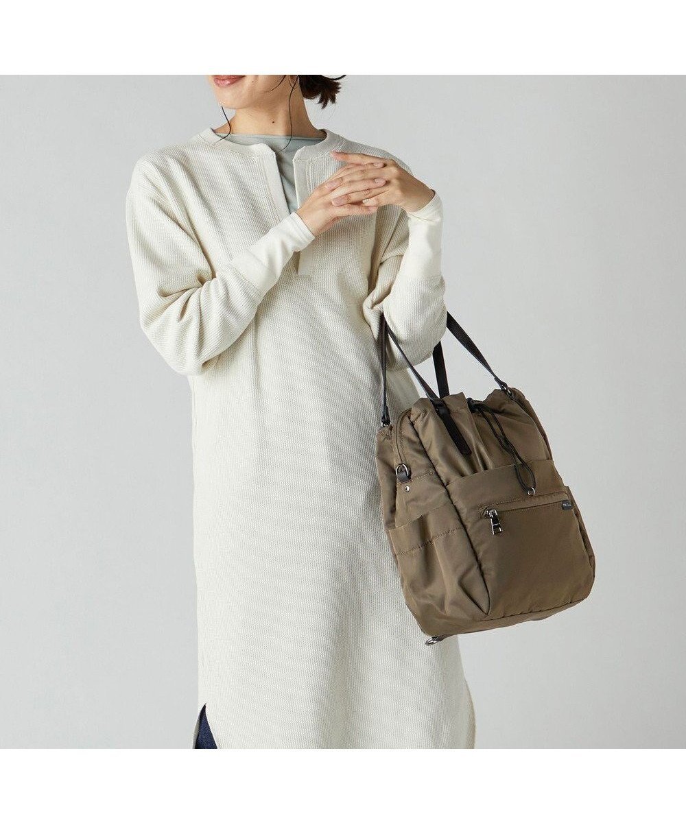 【イザック/Y'SACCS】の【Y SACCS vous et】ポーチ付き4WAYリュック 人気、トレンドファッション・服の通販 founy(ファニー) 　ファッション　Fashion　レディースファッション　Fashion for Women　バッグ　Bags　ポーチ&ミニバッグ　Pouches & Mini Bags　ショルダー　Shoulder, Shoulder Strap　シンプル　Simple, Minimal　スマート　Smart, Elegant　ポケット　Pocket, Pocket Detail　ポーチ　Pouch, Small Case　マグネット　Magnet, Magnetic Closure　リュック　Backpack, Rucksack　旅行　Travel　ビジネス 仕事 通勤　Business / Work / Commuting　 other-1|ID: prp329100004843486 ipo3291000000035299846