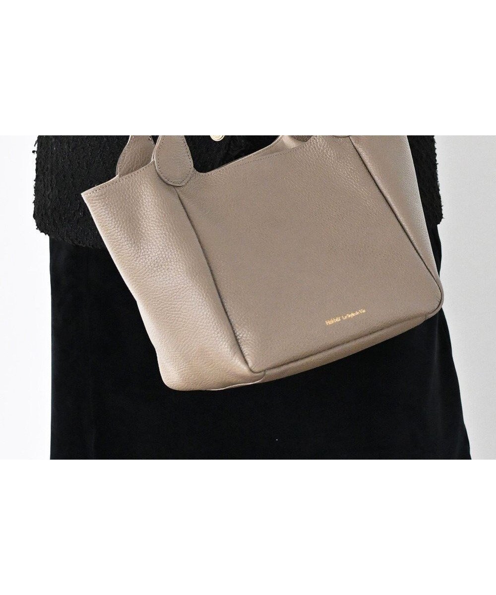 【エクエル ル スティル デヴィ/Hekher Le Style de Vie】の【日本製/セレモニーにも】シュリンクレザー ハンドバッグ small インテリア・キッズ・メンズ・レディースファッション・服の通販 founy(ファニー) 　ファッション　Fashion　レディースファッション　Fashion for Women　エレガント 上品　Elegant　財布　Wallet, Purse　ハンド　Hand, Handmade　フィット　Fit, Slim Fit　ポケット　Pocket, Pocket Detail　日本製　Made In Japan　セレモニー　Ceremony　ビジネス 仕事 通勤　Business / Work / Commuting　グレージュ|ID: prp329100004843676 ipo3291000000035789780