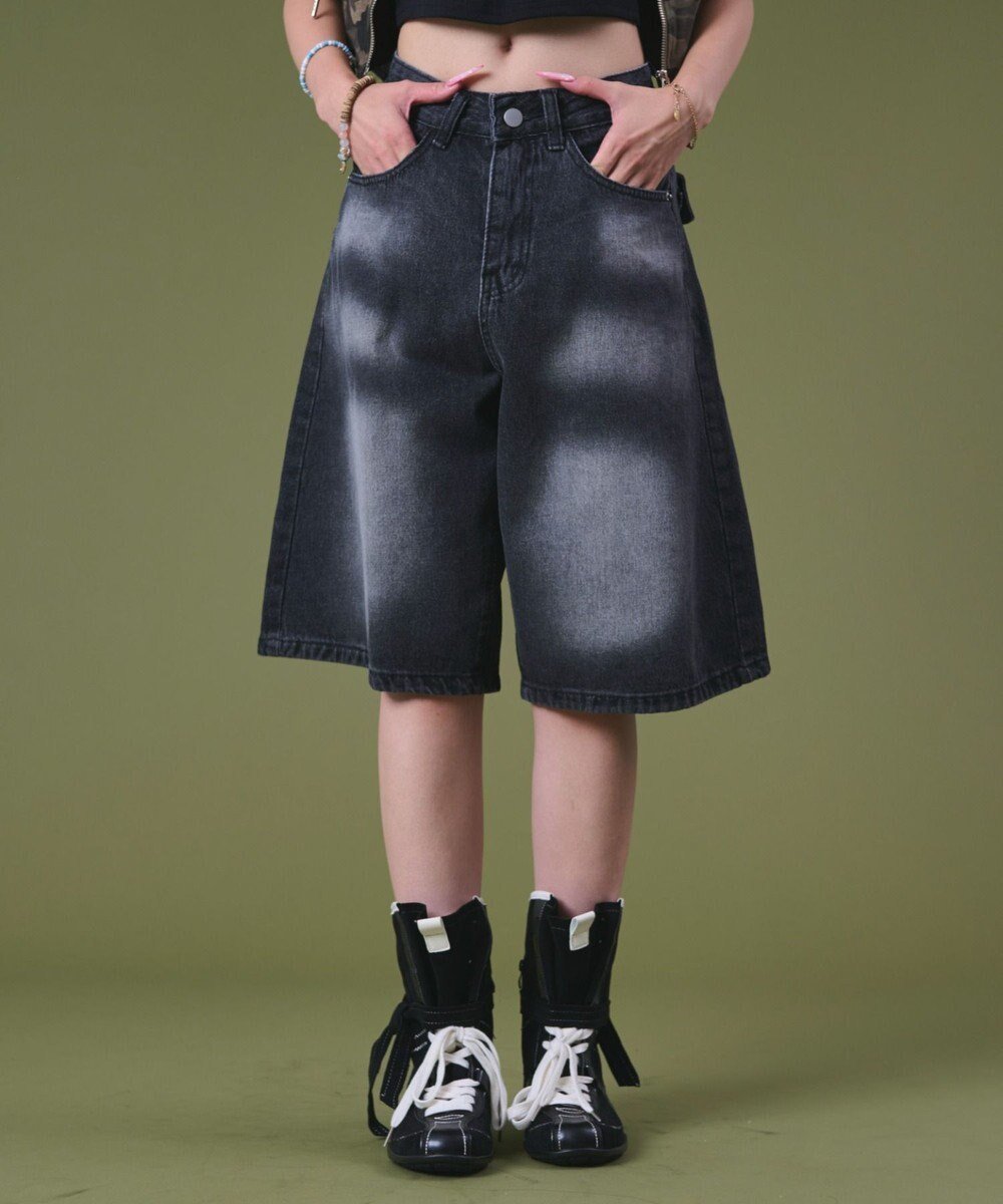 【ウィゴー/WEGO】のバックフラップポケットデニムハーフパンツ インテリア・キッズ・メンズ・レディースファッション・服の通販 founy(ファニー) 　ファッション　Fashion　レディースファッション　Fashion for Women　パンツ　Pants & Trousers　デニムパンツ・ジーンズ・美脚デニム　Denim Jeans & Pants　ショートパンツ・ハーフパンツ　High-Waisted & Relaxed Shorts　バッグ　Bags　春　Spring　秋　Autumn　コンパクト　Compact, Small Size　ショート　Short, Short Length　スマホ　Smartphone, Mobile Device　チェック　Check, Plaid, Tartan　デニム　Denim, Jeans Material　トレンド　Trend, Trending Now　ハーフ　Half, Half-Length　ワイド　Wide, Wide Fit　冬　Winter / This Winter　S/S・春夏　SS, Spring/Summer, Warm Season　おすすめ　Recommended / Our Picks　夏　Summer　ブラック|ID: prp329100004843719 ipo3291000000035790048