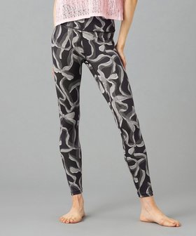 【チャコット/Chacott】のChacott BALANCE リボンプリントレギンス 人気、トレンドファッション・服の通販 founy(ファニー) ファッション Fashion レディースファッション Fashion for Women パンツ Pants & Trousers レギンス Leggings & Stretch Pants 吸水 Absorbent, Quick-Dry ストレッチ Stretch, Stretchy Fabric パウダー Powder, Soft Tone フィット Fit, Slim Fit フェミニン Feminine, Girly プリント Print, Printed Pattern ヨガ Yoga, Yoga Wear リボン Ribbon, Bow ワーク Workwear, Utility Style |ID:prp329100004843796