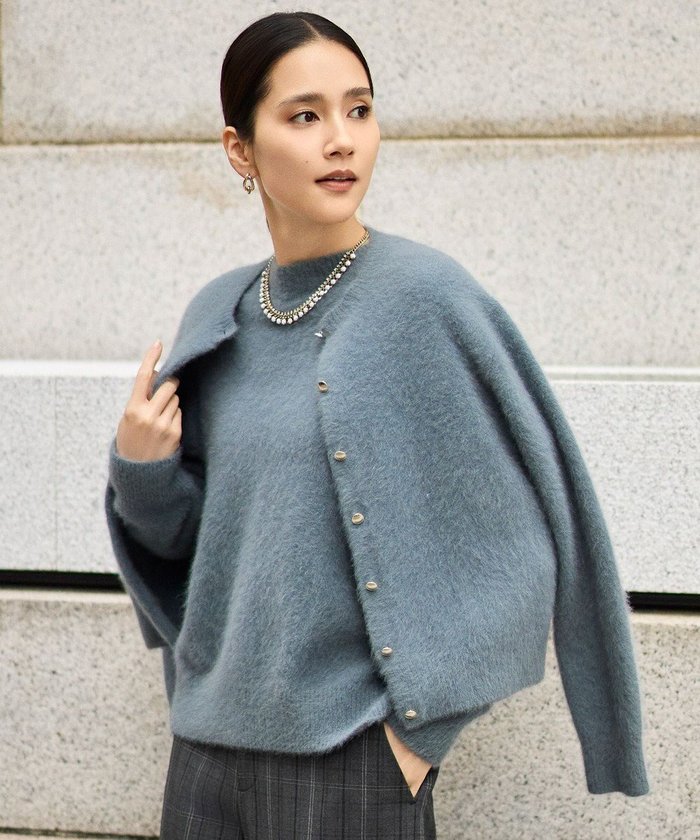 【自由区/JIYU-KU】の【SHIHOさん着用】ヘアリーフォックス カーディガン インテリア・キッズ・メンズ・レディースファッション・服の通販 founy(ファニー) https://founy.com/ ファッション Fashion レディースファッション Fashion for Women トップス・カットソー Cut & Sew Tops カーディガン・羽織り Layered Style Cardigans カーディガン Cardigan, Knitwear コンパクト Compact, Small Size フォックス Fox, Fox Fur メタル Metal, Metal Parts A/W・秋冬 Autumn/Winter 羽織 Haori, Light Jacket 軽量 Lightweight, Ultra Light |ID: prp329100004844734 ipo3291000000036200065