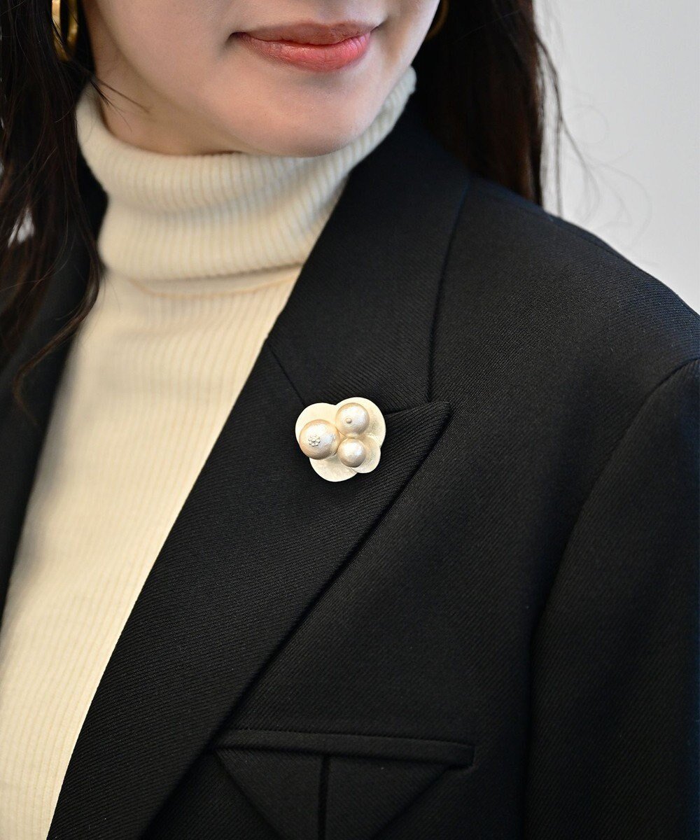 【ピッシェアンス/Pisceans】のグラデコットンパールブローチ インテリア・キッズ・メンズ・レディースファッション・服の通販 founy(ファニー) 　ファッション　Fashion　レディースファッション　Fashion for Women　アクセサリー　Fashion Accessories　アンティーク　Antique-Inspired　オケージョン　Occasion Wear　サークル　Circle, Round Design　シルバー　Silver, Metallic Silver　シンプル　Simple, Minimal　パール　Pearl, Pearl Accent　ブローチ　Brooch, Pin Brooch　プレート　Plate, Dish　メタル　Metal, Metal Parts　セレモニー　Ceremony　ギフト プレゼント　Gift / Present　入学式　Entrance Ceremony　卒業式　Graduation Ceremony　結婚式　Wedding　披露宴　Wedding Reception　マットシルバー|ID: prp329100004844866 ipo3291000000035960986