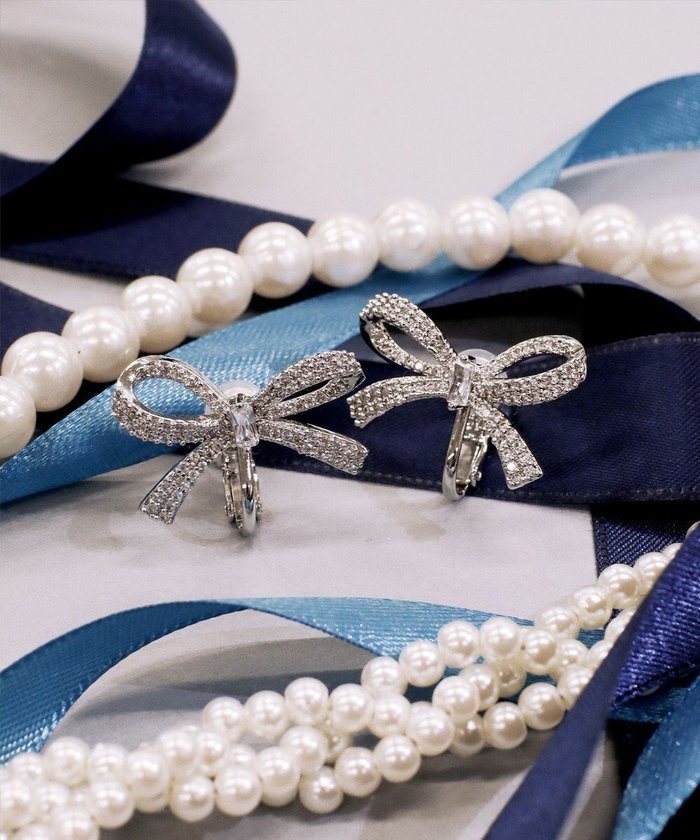 【ティアクラッセ/Tiaclasse】の【おのののかさん着用】クリスタルリボンイヤリング インテリア・キッズ・メンズ・レディースファッション・服の通販 founy(ファニー) https://founy.com/ ファッション Fashion レディースファッション Fashion for Women ジュエリー Jewelry ファッションリング Fashion Rings イヤリング・フープ・ドロップタイプ Hoop, Drop & Clip Earrings アクセサリー Fashion Accessories イヤリング Earrings オケージョン Occasion Wear 春 Spring 秋 Autumn カーディガン Cardigan, Knitwear ガラス Glass, Glassware クッション Cushion, Throw Pillow シリコン Silicone, Silicone Material シルバー Silver, Metallic Silver ストーン Stone, Gem-Like チェーン Chain, Chain Strap チュニック Tunic, Long Top モチーフ Motif, Design Theme リボン Ribbon, Bow 冬 Winter / This Winter 再入荷 Restock / Back in Stock 夏 Summer 入学式 Entrance Ceremony 卒業式 Graduation Ceremony 新作・新入荷 New Arrivals / New In 結婚式 Wedding |ID: prp329100004844924 ipo3291000000035326723