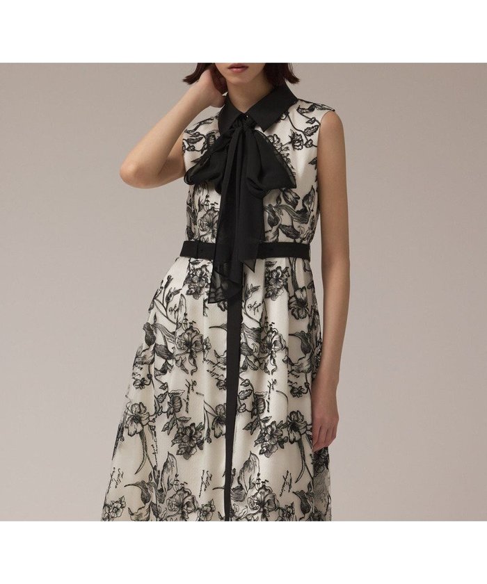 【グレース コンチネンタル/GRACE CONTINENTAL】のフラワー刺繍ボウタイドレス インテリア・キッズ・メンズ・レディースファッション・服の通販 founy(ファニー) https://founy.com/ ファッション Fashion レディースファッション Fashion for Women ワンピース Dresses フォーマル・パーティードレス・結婚式用ドレス Elegant & Casual Dresses クラシック Classic, Timeless Style ドレス Dress, One-Piece ノースリーブ Sleeveless, No-Sleeve フラワー Flower, Floral ボウタイ Bow Tie, Neck Bow A/W・秋冬 Autumn/Winter エレガント 上品 Elegant |ID: prp329100004845630 ipo3291000000036278477