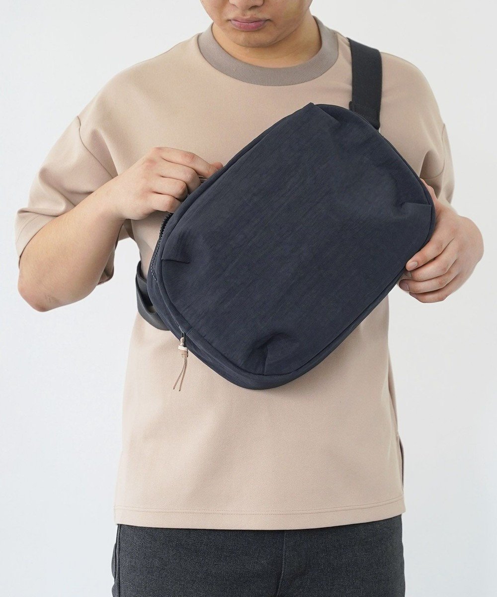 【ニジュウ カノウ/NIZYU KANO】のFUKUI SIWAナイロンボディバッグ Lサイズ インテリア・キッズ・メンズ・レディースファッション・服の通販 founy(ファニー) 　ファッション　Fashion　レディースファッション　Fashion for Women　ポーチ&ミニバッグ　Pouches & Mini Bags　クッション　Cushion, Throw Pillow　コンパクト　Compact, Small Size　傘　Umbrella, Parasol　シンプル　Simple, Minimal　ポケット　Pocket, Pocket Detail　ポーチ　Pouch, Small Case　メッシュ　Mesh, Net Fabric　ループ　Loop, Loop Knit　ダークグレー|ID: prp329100004845705 ipo3291000000036272459