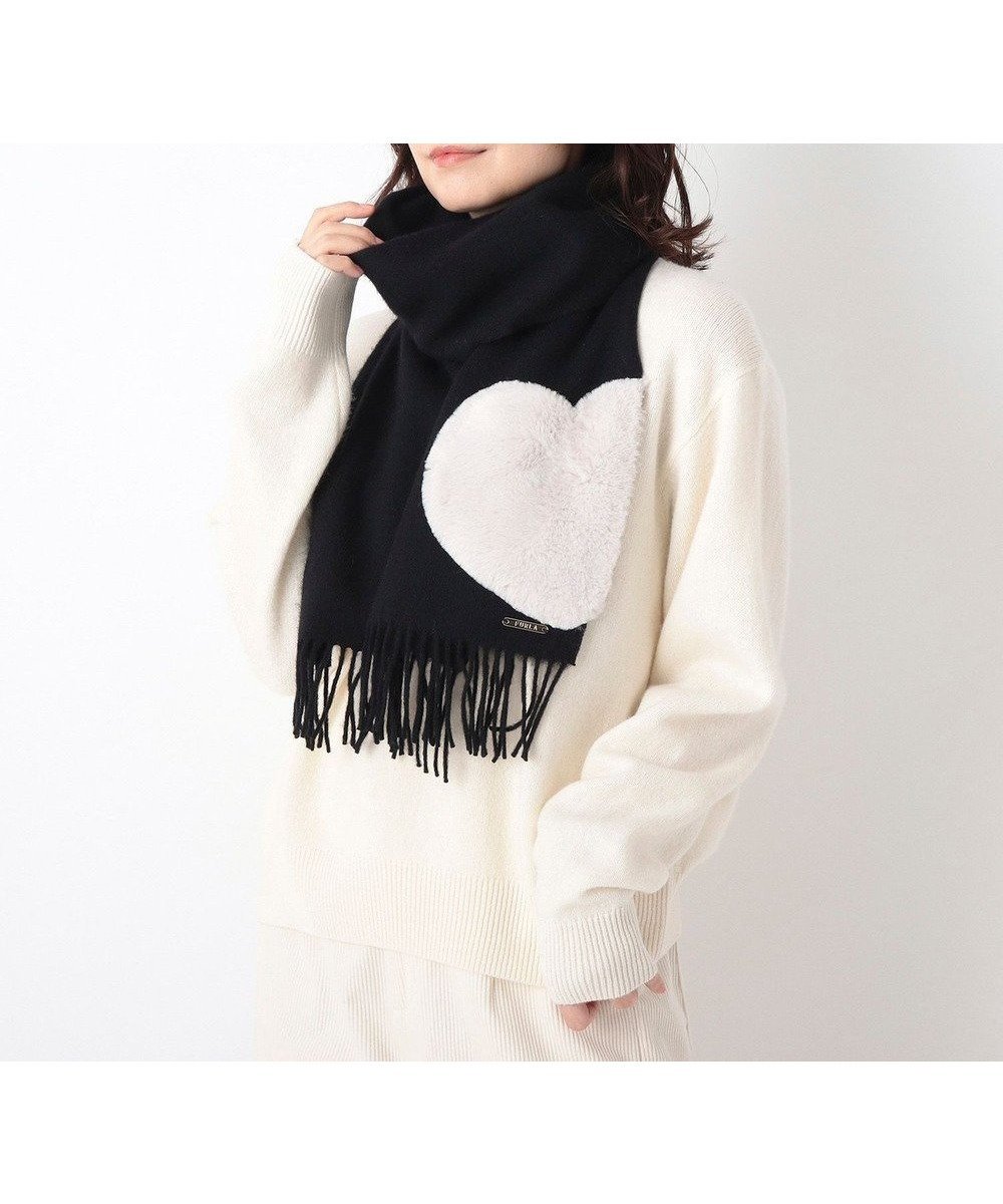 【ムーンバット/MOONBAT】の【WEB限定】フルラ (FURLA)エコファー付きマフラー 無地×ハート ウールマフラー ロゴプレート付き インテリア・キッズ・メンズ・レディースファッション・服の通販 founy(ファニー) 　ファッション　Fashion　レディースファッション　Fashion for Women　マフラー・スヌード / 冬小物の定番　Scarves & Mufflers　イタリア　Italy　エレガント 上品　Elegant　コレクション　Collection, Seasonal Line　シンプル　Simple, Minimal　スヌード　Snood, Infinity Scarf　パターン　Pattern, Design Print　プレート　Plate, Dish　ベーシック　Basic, Essential　防寒　Cold Protection, Winter-Ready　マフラー　Scarf, Muffler　モチーフ　Motif, Design Theme　無地　Plain, Solid Color　A/W・秋冬　Autumn/Winter　ブラック|ID: prp329100004845816 ipo3291000000035520486