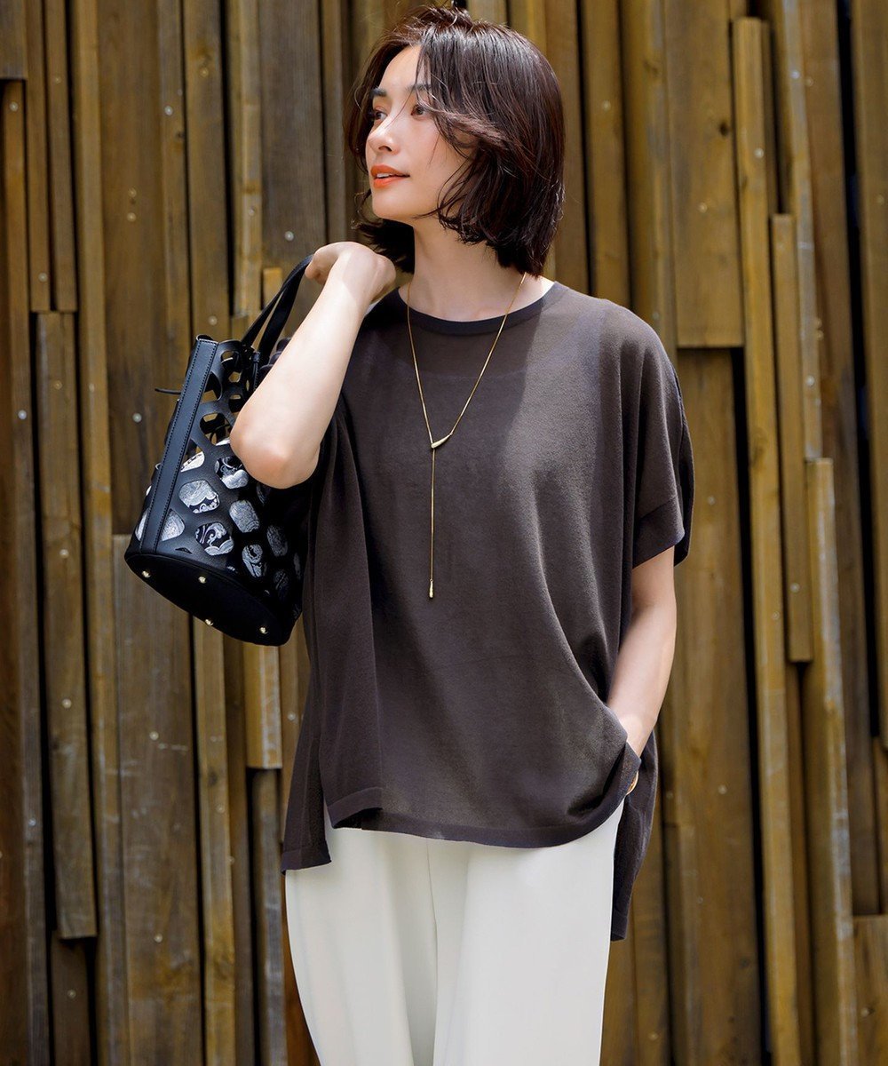 【23区/NIJYUSANKU】の【洗える】ライトシアー ハーフスリーブ ニット インテリア・キッズ・メンズ・レディースファッション・服の通販 founy(ファニー) 　ファッション　Fashion　レディースファッション　Fashion for Women　トップス・カットソー　Cut & Sew Tops　ニット　Knit Tops & Sweaters　インド　Indian Textile　オレンジ　Orange　春　Spring　洗える　Machine Washable　シアー　Sheer, See-Through　スリーブ　Sleeve, Long Sleeve / Short Sleeve　セーター　Sweater, Knitwear　ツイスト　Tweed, Tweed Fabric　ハーフ　Half, Half-Length　フォルム　Silhouette, Form　ブルゾン　Blouson, Bomber Jacket　S/S・春夏　SS, Spring/Summer, Warm Season　夏　Summer　2025年　2025　2025春夏・S/S　Spring/Summer 2025 SS25　ダークブラウン系|ID: prp329100004846823 ipo3291000000035389925