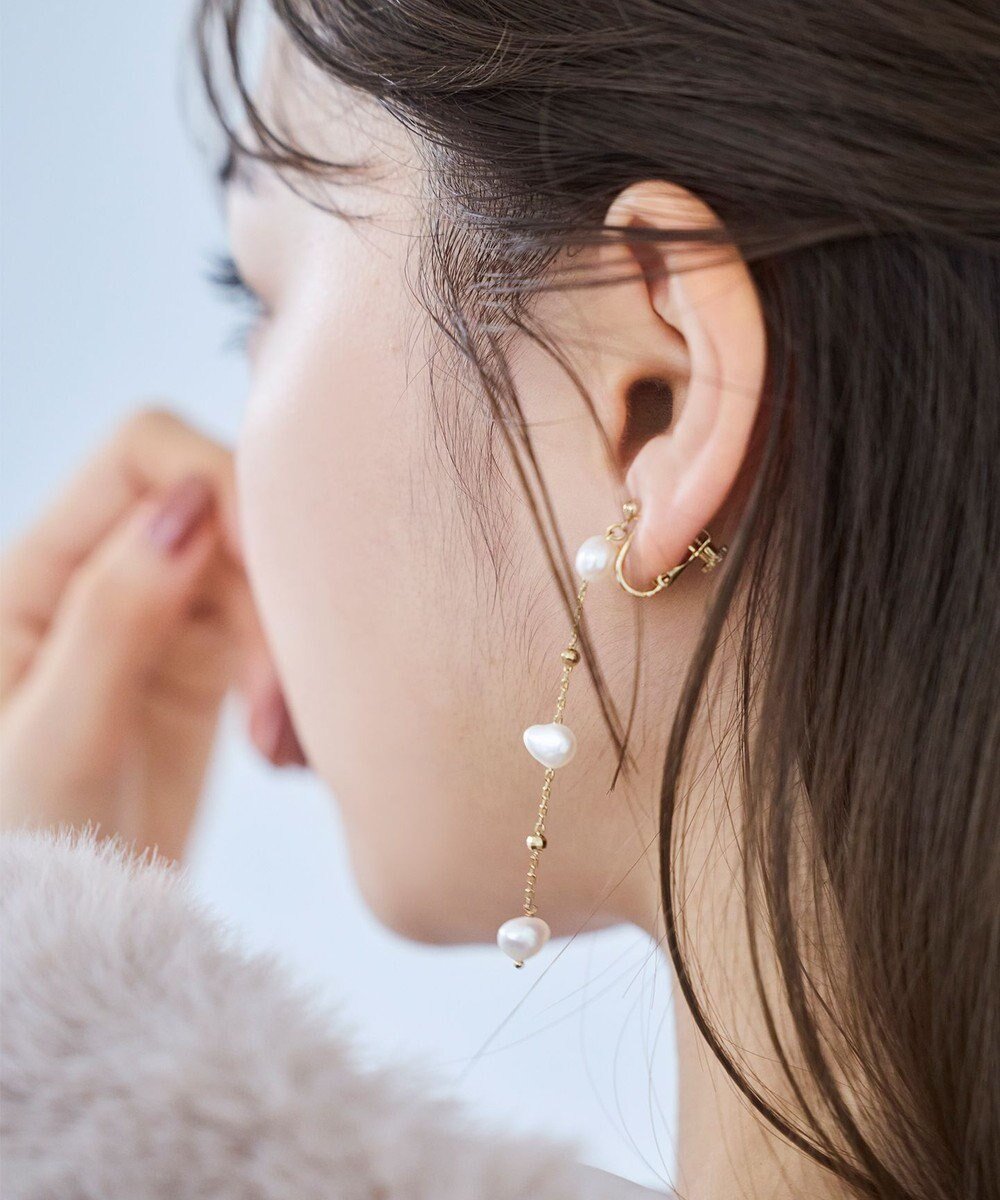 【トッカ/TOCCA】のPEARL STATION EARRINGS 淡水バロックパール イヤリング インテリア・キッズ・メンズ・レディースファッション・服の通販 founy(ファニー) 　ファッション　Fashion　レディースファッション　Fashion for Women　ジュエリー　Jewelry　ファッションリング　Fashion Rings　イヤリング・フープ・ドロップタイプ　Hoop, Drop & Clip Earrings　おすすめ　Recommended / Our Picks　アクセサリー　Fashion Accessories　イヤリング　Earrings　ギフト プレゼント　Gift / Present　シンプル　Simple, Minimal　チェーン　Chain, Chain Strap　テクスチャー　Texture, Textured Fabric　バロック　Baroque, Baroque Design　パール　Pearl, Pearl Accent　フォルム　Silhouette, Form　リュクス　Luxury, Elegant, High-End, Chic　ゴールド系|ID: prp329100004846831 ipo3291000000035390200