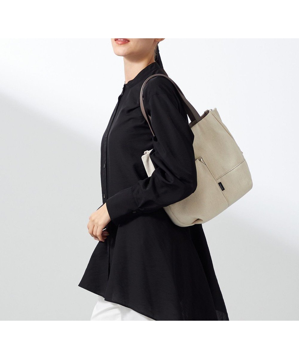 【イザック/Y'SACCS】のデニムトートバッグ Sサイズ インテリア・キッズ・メンズ・レディースファッション・服の通販 founy(ファニー) ファッション Fashion レディースファッション Fashion for Women バッグ Bags シンプル Simple, Minimal スマート Smart, Elegant デニム Denim, Jeans Material ポケット Pocket, Pocket Detail アイボリー|ID: prp329100004846833 ipo3291000000035989944