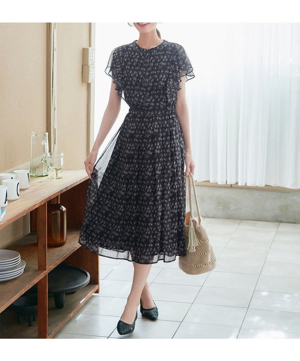 【ティアクラッセ/Tiaclasse】の【小倉優子さん着用・洗える】フレアスリーブ柄ワンピース インテリア・キッズ・メンズ・レディースファッション・服の通販 founy(ファニー) 　ファッション　Fashion　レディースファッション　Fashion for Women　ワンピース　Dresses　アクセサリー　Fashion Accessories　春　Spring　洗える　Machine Washable　カーディガン　Cardigan, Knitwear　シフォン　Chiffon, Lightweight Fabric　ジャケット　Jacket, Outerwear　スリーブ　Sleeve, Long Sleeve / Short Sleeve　チュニック　Tunic, Long Top　フェミニン　Feminine, Girly　フレア　Flare, Flared　プリント　Print, Printed Pattern　ポケット　Pocket, Pocket Detail　楽ちん　Easy Fit, Comfortable　S/S・春夏　SS, Spring/Summer, Warm Season　再入荷　Restock / Back in Stock　夏　Summer　エレガント 上品　Elegant　新作・新入荷　New Arrivals / New In　ネイビー|ID: prp329100004846840 ipo3291000000035520909