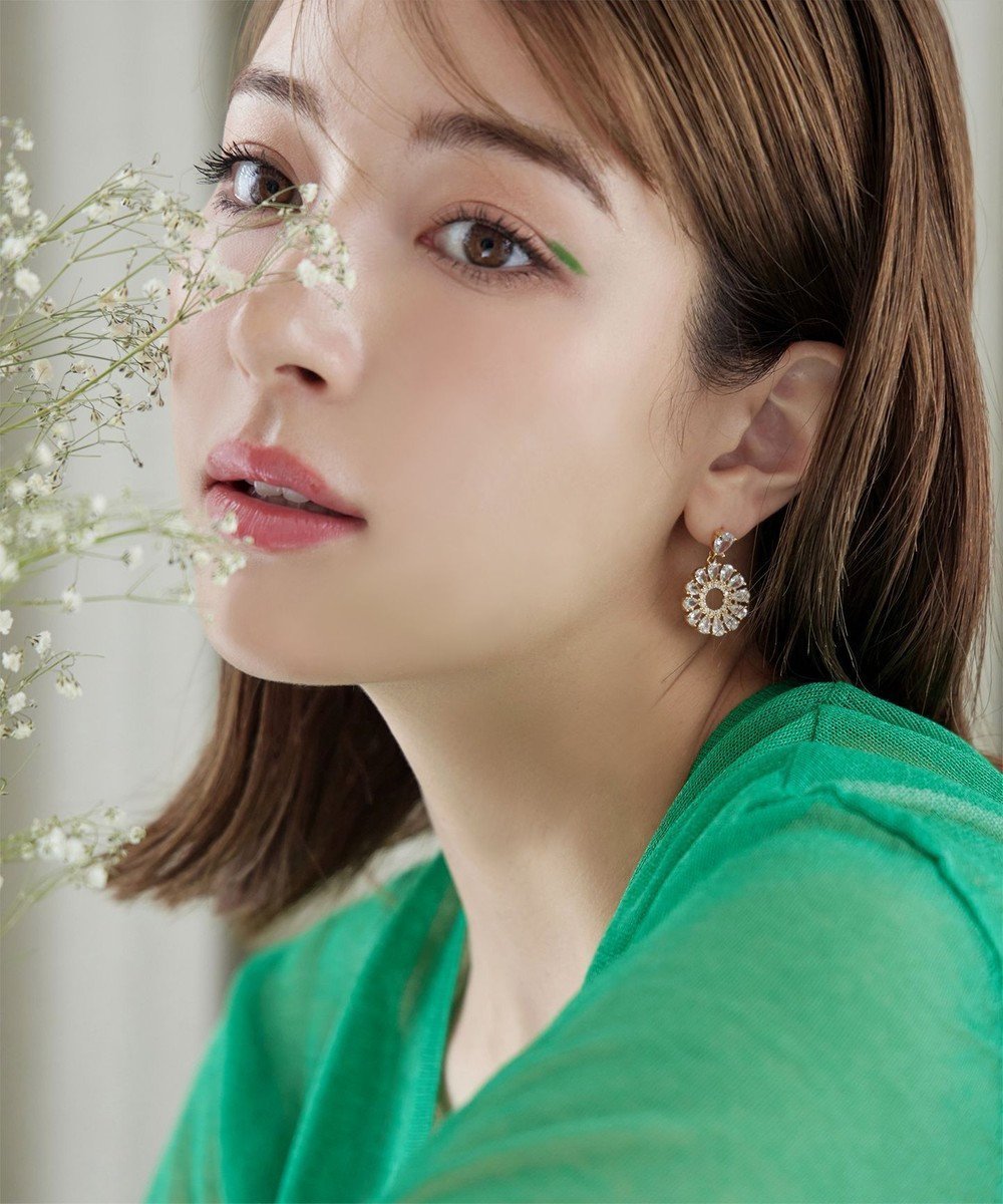 【ティアクラッセ/Tiaclasse】の【金属アレルギー対応】クリスタルフラワーピアス 人気、トレンドファッション・服の通販 founy(ファニー) ファッション Fashion レディースファッション Fashion for Women アクセサリー Fashion Accessories エレガント 上品 Elegant カッティング Cutting Detail カーディガン Cardigan, Knitwear コーティング Coating, Coated Finish シルバー Silver, Metallic Silver チュニック Tunic, Long Top 再入荷 Restock / Back in Stock 新作・新入荷 New Arrivals / New In other-1|ID: prp329100004846931 ipo3291000000035715142