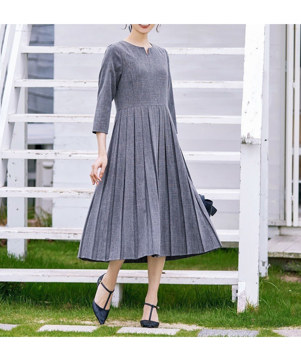 【ティアクラッセ/Tiaclasse】のプリーツワンピース インテリア・キッズ・メンズ・レディースファッション・服の通販 founy(ファニー) ファッション Fashion レディースファッション Fashion for Women ワンピース Dresses アクセサリー Fashion Accessories ウォッシャブル Machine Washable 春 Spring 洗える Machine Washable 秋 Autumn カーディガン Cardigan, Knitwear ジャケット Jacket, Outerwear スリット Slit, Slit Detail チュニック Tunic, Long Top ドレス Dress, One-Piece プリーツ Pleats, Pleated ポケット Pocket, Pocket Detail ロング Long, Long-Length A/W・秋冬 Autumn/Winter 再入荷 Restock / Back in Stock おすすめ Recommended / Our Picks エレガント 上品 Elegant 新作・新入荷 New Arrivals / New In 結婚式 Wedding ネイビー|ID: prp329100004847398 ipo3291000000036255884