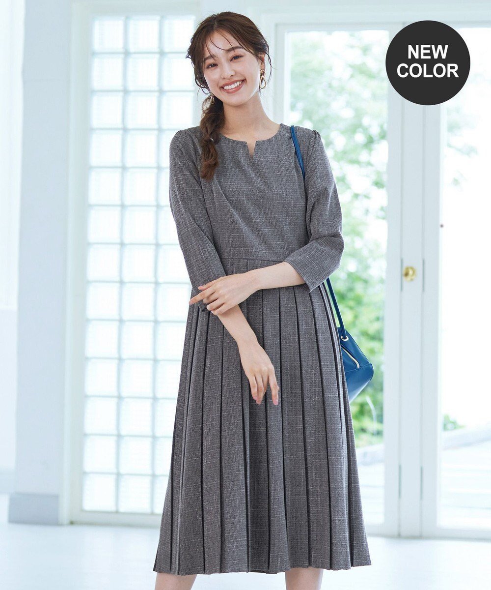 【ティアクラッセ/Tiaclasse】のプリーツワンピース インテリア・キッズ・メンズ・レディースファッション・服の通販 founy(ファニー) ファッション Fashion レディースファッション Fashion for Women ワンピース Dresses アクセサリー Fashion Accessories ウォッシャブル Machine Washable 春 Spring 洗える Machine Washable 秋 Autumn カーディガン Cardigan, Knitwear ジャケット Jacket, Outerwear スリット Slit, Slit Detail チュニック Tunic, Long Top ドレス Dress, One-Piece プリーツ Pleats, Pleated ポケット Pocket, Pocket Detail ロング Long, Long-Length A/W・秋冬 Autumn/Winter 再入荷 Restock / Back in Stock おすすめ Recommended / Our Picks エレガント 上品 Elegant 新作・新入荷 New Arrivals / New In 結婚式 Wedding チャコールグレー|ID: prp329100004847398 ipo3291000000036255886