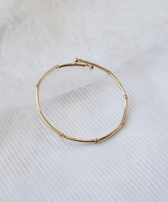 【ティアクラッセ/Tiaclasse】のストーンワイヤーバングル インテリア・キッズ・メンズ・レディースファッション・服の通販 founy(ファニー) https://founy.com/ ファッション Fashion レディースファッション Fashion for Women おすすめ Recommended / Our Picks アクセサリー Fashion Accessories カーディガン Cardigan, Knitwear スタイリッシュ Stylish, Fashionable チュニック Tunic, Long Top バングル Bangle, Bracelet ビジュー Bijou, Jewel-like Accent モチーフ Motif, Design Theme ワイヤー Wire, Wired Bra エレガント 上品 Elegant 再入荷 Restock / Back in Stock 新作・新入荷 New Arrivals / New In |ID: prp329100004847536 ipo3291000000036005448