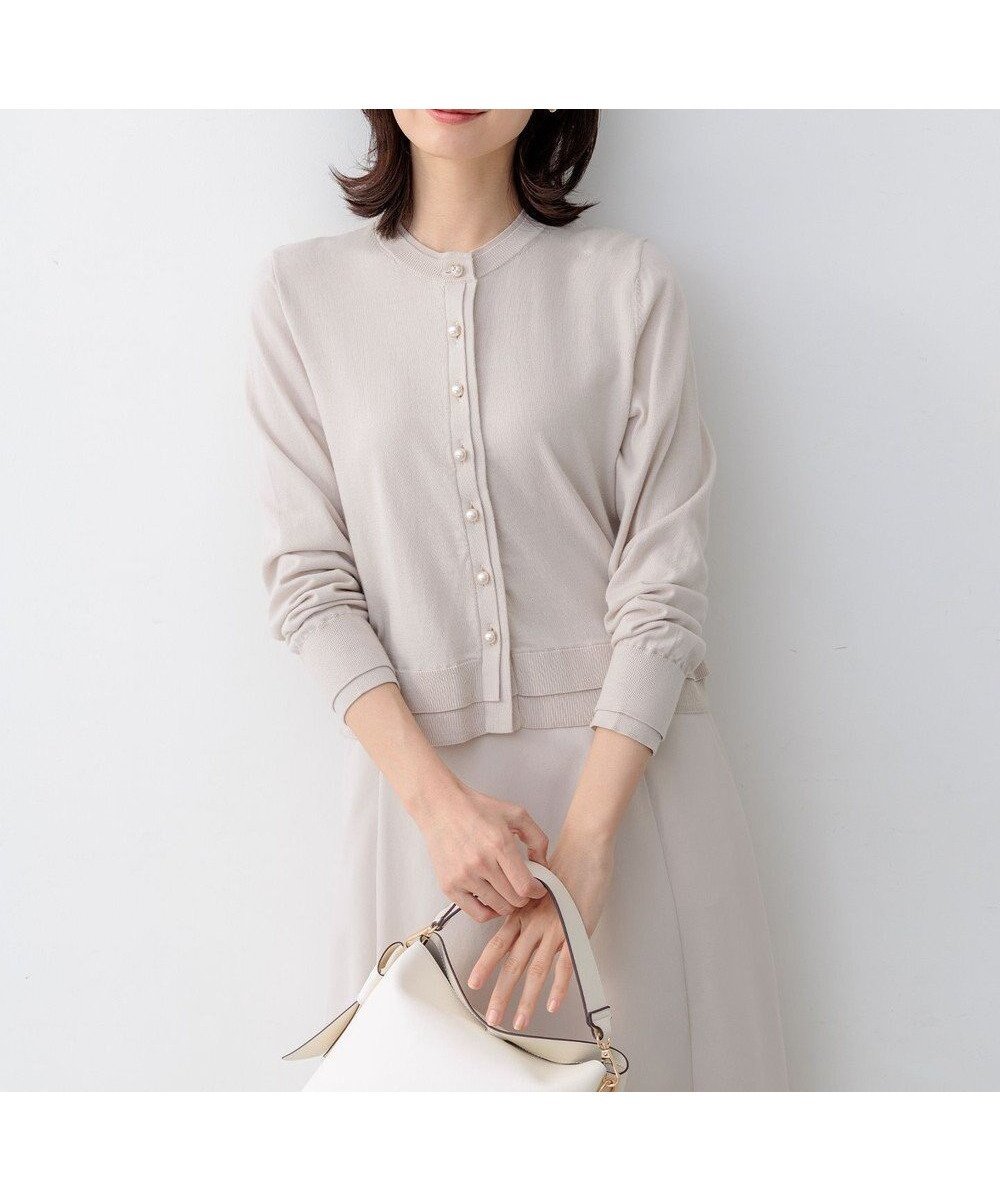 【組曲/KUMIKYOKU】のコットンニット カーディガン インテリア・キッズ・メンズ・レディースファッション・服の通販 founy(ファニー) 　ファッション　Fashion　レディースファッション　Fashion for Women　トップス・カットソー　Cut & Sew Tops　ニット　Knit Tops & Sweaters　カーディガン・羽織り　Layered Style Cardigans　春　Spring　カーディガン　Cardigan, Knitwear　クロップド　Cropped, Short Length　コンパクト　Compact, Small Size　シンプル　Simple, Minimal　チャーム　Charm, Pendant　バランス　Balance, Style Balance　パール　Pearl, Pearl Accent　メタル　Metal, Metal Parts　モダン　Modern, Contemporary　モチーフ　Motif, Design Theme　S/S・春夏　SS, Spring/Summer, Warm Season　夏　Summer　エレガント 上品　Elegant　サンドベージュ系|ID: prp329100004847566 ipo3291000000035650385