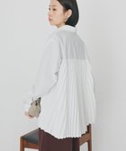 【アメリカンホリック/AMERICAN HOLIC】の【イージーケア】バックプリーツシャツ 人気、トレンドファッション・服の通販 founy(ファニー) ファッション Fashion レディースファッション Fashion for Women トップス・カットソー Cut & Sew Tops シャツ・ブラウス・オフィスカジュアル Elegant Blouses & Button-Ups アメリカン American Style 春 Spring スタイリッシュ Stylish, Fashionable ストレート Straight, Straight Cut スリム Slim, Slim Fit プリーツ Pleats, Pleated ポケット Pocket, Pocket Detail S/S・春夏 SS, Spring/Summer, Warm Season おすすめ Recommended / Our Picks 夏 Summer thumbnail Off White|ID: prp329100004847658 ipo3291000000035408809