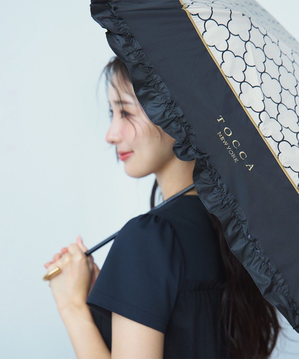 【トッカ/TOCCA】の【晴雨兼用・UVカット100%生地】TOCCA CLOVER UMBRELLA 折り畳み傘 収納バッグ付き インテリア・キッズ・メンズ・レディースファッション・服の通販 founy(ファニー) 　ファッション　Fashion　レディースファッション　Fashion for Women　レイングッズ・傘・晴雨兼用傘　Umbrellas & Rain Gear　ギフト プレゼント　Gift / Present　コーティング　Coating, Coated Finish　フリル　Frill, Ruffle　モチーフ　Motif, Design Theme　リュクス　Luxury, Elegant, High-End, Chic　ロマンティック　Romantic, Feminine Style　エレガント 上品　Elegant　傘　Umbrella, Parasol　ベージュ系|ID: prp329100004847894 ipo3291000000035428316