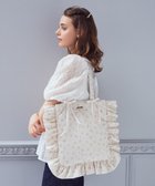 【メゾンドフルール/Maison de FLEUR】のローズプリントフリルトートバッグ 人気、トレンドファッション・服の通販 founy(ファニー) ファッション Fashion レディースファッション Fashion for Women バッグ Bags おすすめ Recommended / Our Picks フリル Frill, Ruffle リボン Ribbon, Bow ローズ Rose, Rose Motif thumbnail Light Beige|ID: prp329100004847945 ipo3291000000036272738