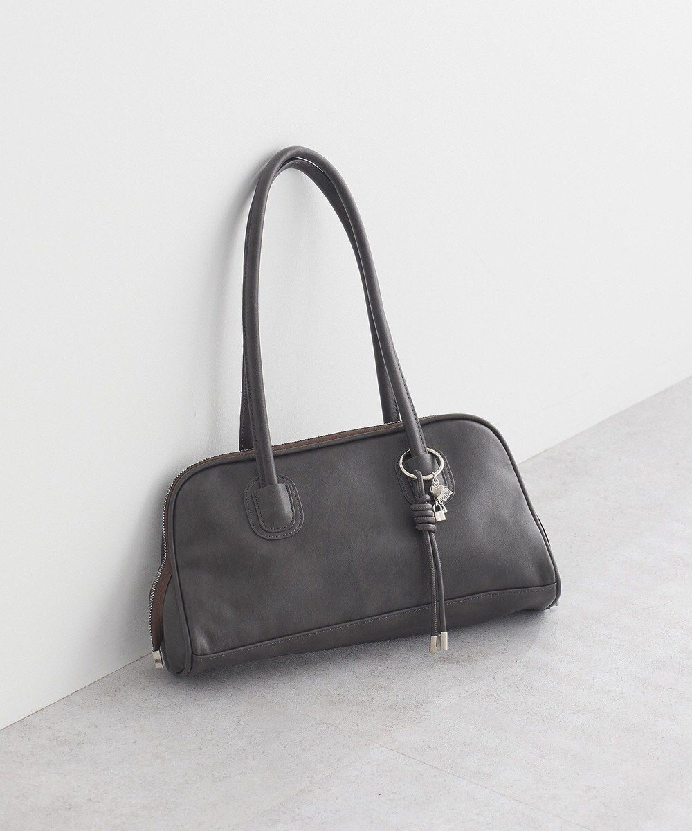 【アースミュージックアンドエコロジー/earth music&ecology】のチャーム付きオブロングボストン インテリア・キッズ・メンズ・レディースファッション・服の通販 founy(ファニー) ファッション Fashion レディースファッション Fashion for Women チャーム Charm, Pendant フォルム Silhouette, Form ボストン Boston ロング Long, Long-Length エレガント 上品 Elegant ビジネス 仕事 通勤 Business / Work / Commuting Gray|ID: prp329100004848327 ipo3291000000035435306