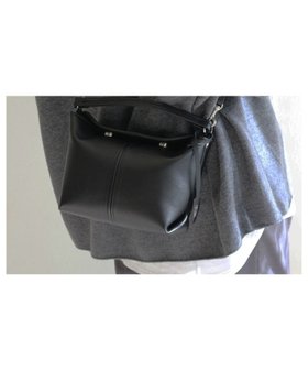 【モローバイサンク/MORROW by thank】のLIZU ショルダーバッグ 人気、トレンドファッション・服の通販 founy(ファニー) ファッション Fashion レディースファッション Fashion for Women バッグ Bags ショルダー Shoulder, Shoulder Strap スタイリッシュ Stylish, Fashionable スマホ Smartphone, Mobile Device スマート Smart, Elegant 財布 Wallet, Purse フォルム Silhouette, Form ポケット Pocket, Pocket Detail マグネット Magnet, Magnetic Closure 日本製 Made In Japan エレガント 上品 Elegant |ID:prp329100004848389