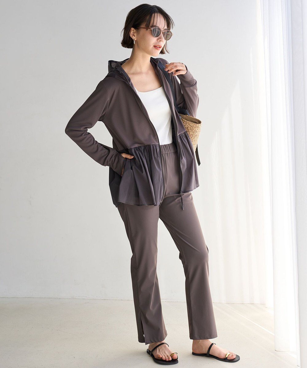 【アンフィーロ 自由区/UNFILO】のラッシュガード セミフレアパンツ インテリア・キッズ・メンズ・レディースファッション・服の通販 founy(ファニー) ファッション Fashion レディースファッション Fashion for Women パンツ Pants & Trousers 春 Spring 吸水 Absorbent, Quick-Dry シンプル Simple, Minimal ストレッチ Stretch, Stretchy Fabric スリット Slit, Slit Detail ポケット Pocket, Pocket Detail メッシュ Mesh, Net Fabric リラックス Relax, Relaxed Fit S/S・春夏 SS, Spring/Summer, Warm Season 夏 Summer チャコール|ID: prp329100004848687 ipo3291000000035453346