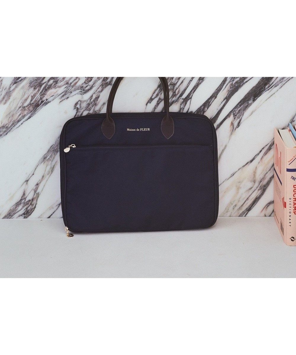 【メゾンドフルール/Maison de FLEUR】のレザーハンドルPCケース インテリア・キッズ・メンズ・レディースファッション・服の通販 founy(ファニー) ファッション Fashion レディースファッション Fashion for Women スポーツウェア Functional & Stylish Sportswear クッション Cushion, Throw Pillow シンプル Simple, Minimal スタンド Stand Collar, Upright Stand スポーツ Sports, Activewear プリント Print, Printed Pattern ポケット Pocket, Pocket Detail メッシュ Mesh, Net Fabric モバイル Mobile, Smartphone ビジネス 仕事 通勤 Business / Work / Commuting Navy|ID: prp329100004848734 ipo3291000000035522832