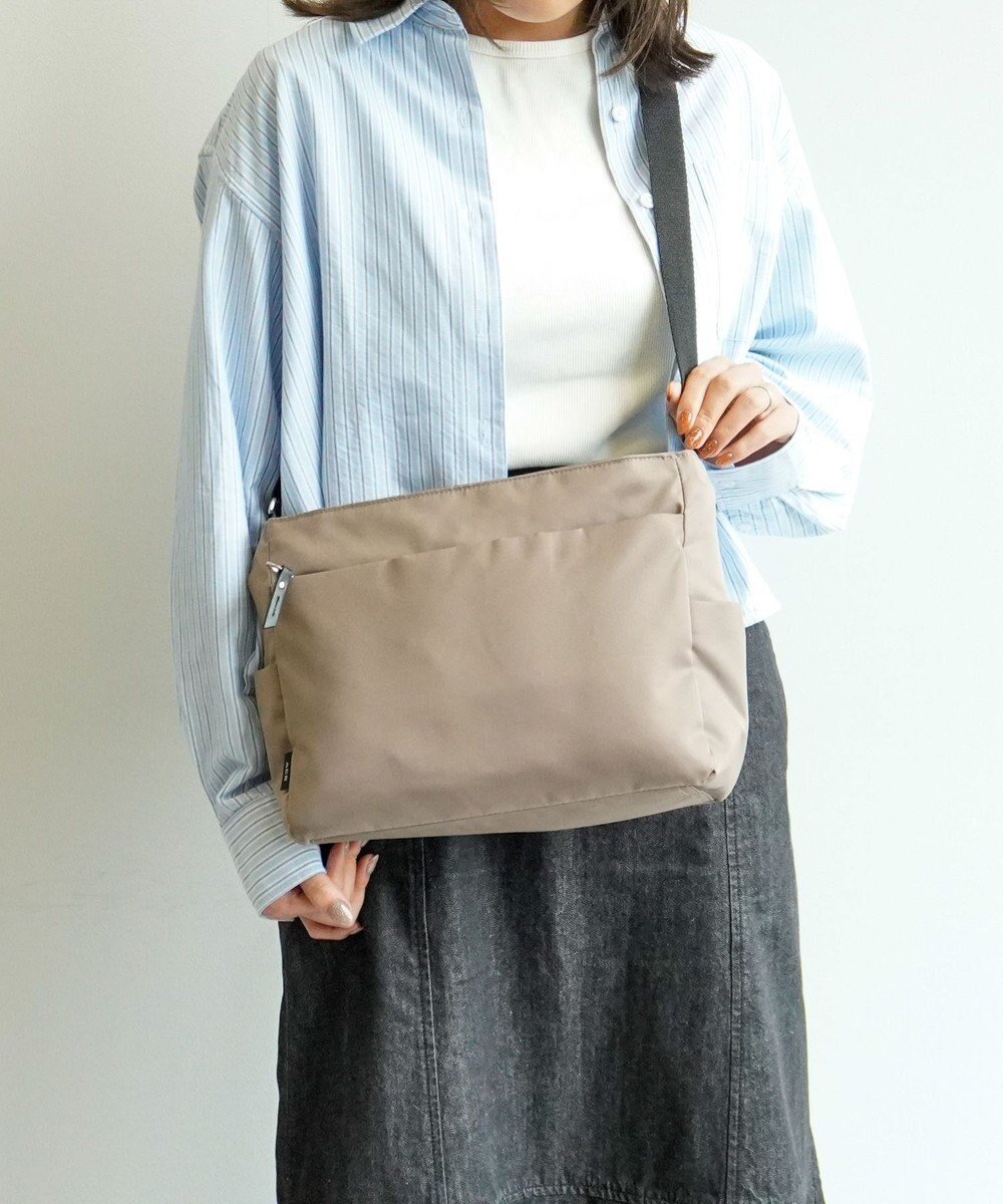 【エースバッグズアンドラゲッジ/ACE BAGS & LUGGAGE】のACE アリッサム ショルダーバッグ 17691 インテリア・キッズ・メンズ・レディースファッション・服の通販 founy(ファニー) 　ファッション　Fashion　レディースファッション　Fashion for Women　エレガント 上品　Elegant　シンプル　Simple, Minimal　トラベル　Travel, Travel Gear　ポケット　Pocket, Pocket Detail　メッシュ　Mesh, Net Fabric　メンズ　Men's, Menswear　リップ　Lip, Lip Motif　リュック　Backpack, Rucksack　再入荷　Restock / Back in Stock　旅行　Travel　スーツケース キャリーケース　Suitcase / Carry Case　ベージュ|ID: prp329100004848768 ipo3291000000036005293