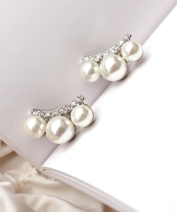 【ティアクラッセ/Tiaclasse】の【金属アレルギー対応】3粒パールピアス インテリア・キッズ・メンズ・レディースファッション・服の通販 founy(ファニー) https://founy.com/ ファッション Fashion レディースファッション Fashion for Women アクセサリー Fashion Accessories クラシカル Classical, Vintage-Inspired シューズ Shoes, Footwear ストーン Stone, Gem-Like チュニック Tunic, Long Top パール Pearl, Pearl Accent エレガント 上品 Elegant 再入荷 Restock / Back in Stock 新作・新入荷 New Arrivals / New In |ID: prp329100004848832 ipo3291000000035456666