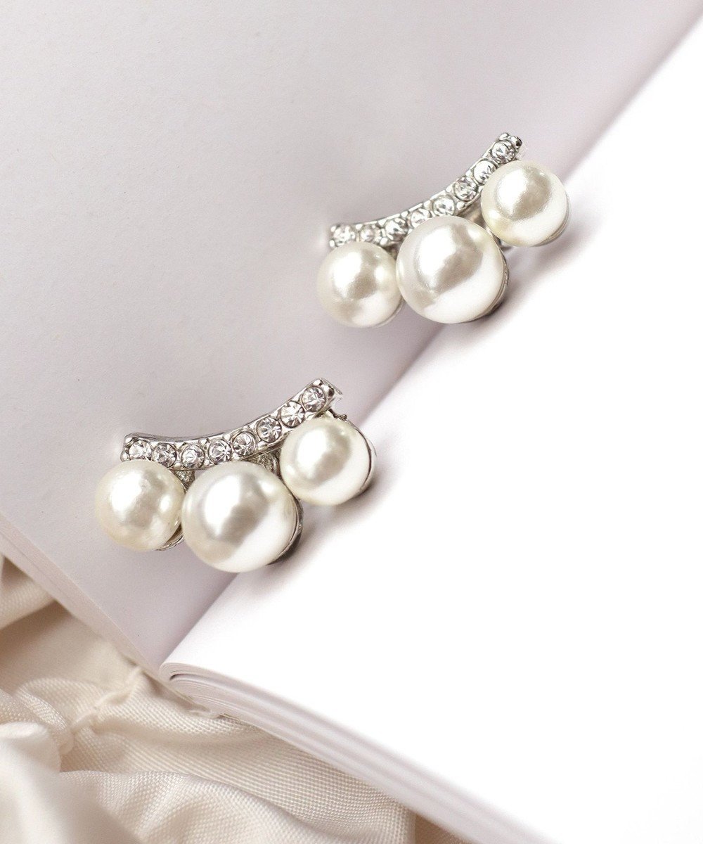 【ティアクラッセ/Tiaclasse】の【金属アレルギー対応】3粒パールピアス インテリア・キッズ・メンズ・レディースファッション・服の通販 founy(ファニー) 　ファッション　Fashion　レディースファッション　Fashion for Women　アクセサリー　Fashion Accessories　クラシカル　Classical, Vintage-Inspired　シューズ　Shoes, Footwear　ストーン　Stone, Gem-Like　チュニック　Tunic, Long Top　パール　Pearl, Pearl Accent　エレガント 上品　Elegant　再入荷　Restock / Back in Stock　新作・新入荷　New Arrivals / New In　シルバー|ID: prp329100004848832 ipo3291000000035456670