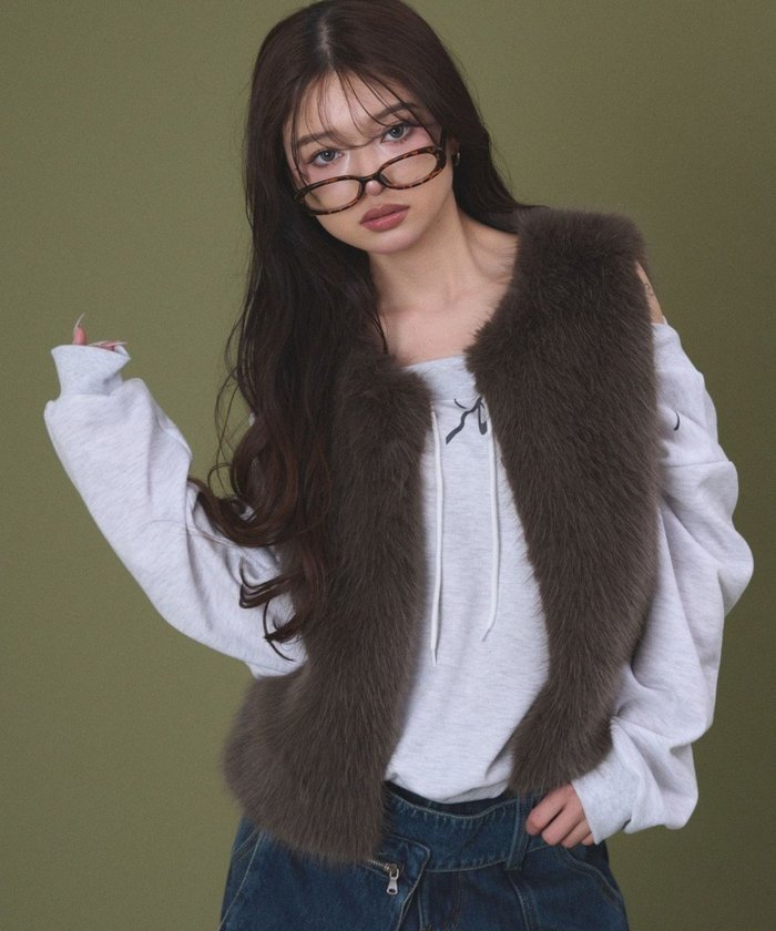 【ウィゴー/WEGO】のFファーベスト インテリア・キッズ・メンズ・レディースファッション・服の通販 founy(ファニー) https://founy.com/ ファッション Fashion レディースファッション Fashion for Women アウター Coat / Outerwear Collection トップス・カットソー Cut & Sew Tops ベスト&ジレ / 重ね着スタイル Vests & Gilets インナー Innerwear 春 Spring 秋 Autumn スマホ Smartphone, Mobile Device タートル Turtleneck, Turtle Collar トレンド Trend, Trending Now フェイクファー Faux Fur, Imitation Fur ベスト Vest, Waistcoat ミニスカート Mini Skirt, Short Skirt リアル Real, Realistic 冬 Winter / This Winter A/W・秋冬 Autumn/Winter 夏 Summer |ID: prp329100004849428 ipo3291000000035525647
